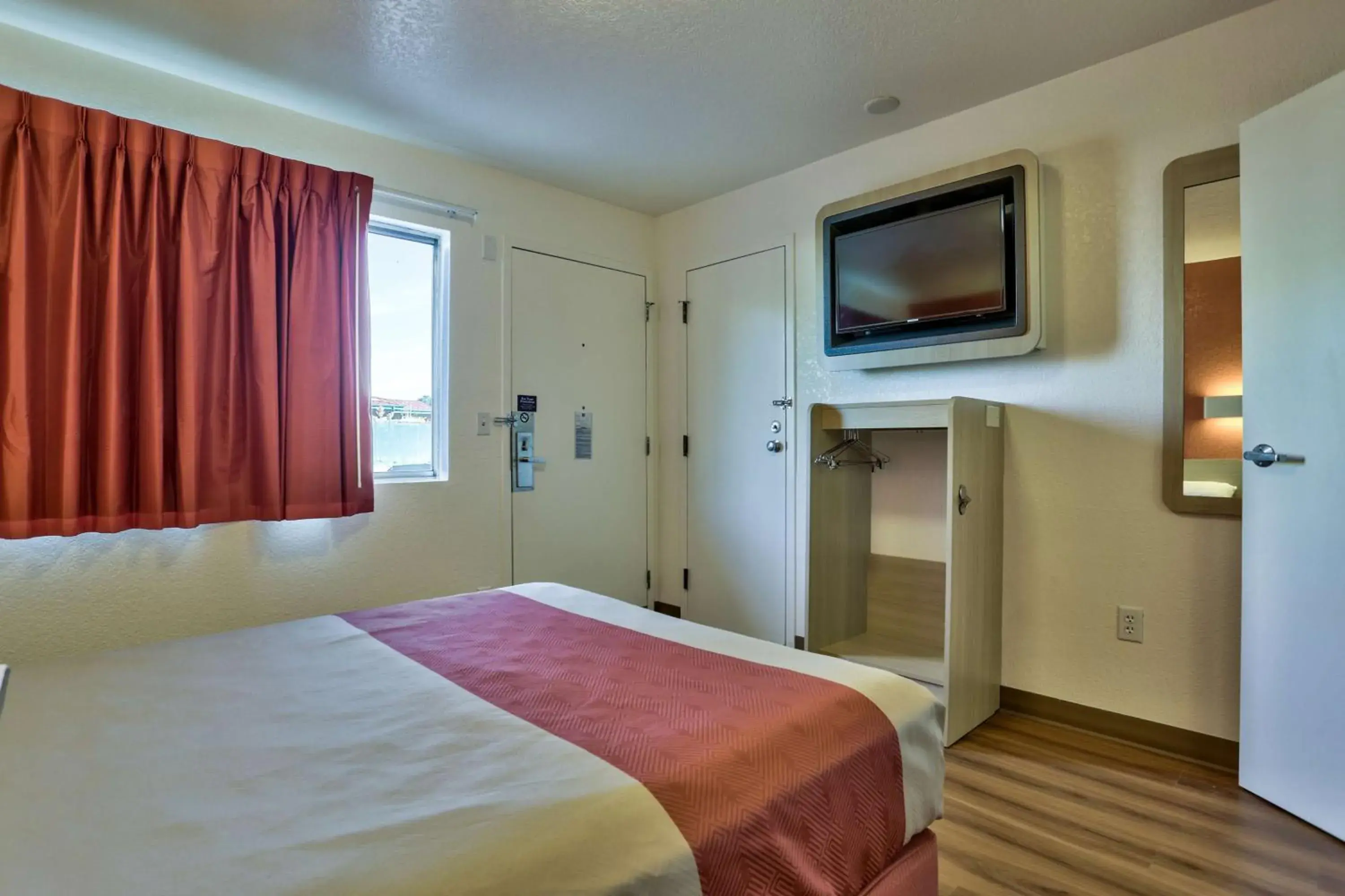 Double Room - single occupancy - Disability Access - Roll In Shower in Motel 6-Flagstaff, AZ - Butler Double Room - single occupancy - Disability Access - Roll In Shower in Motel 6-Flagstaff, AZ - Butler