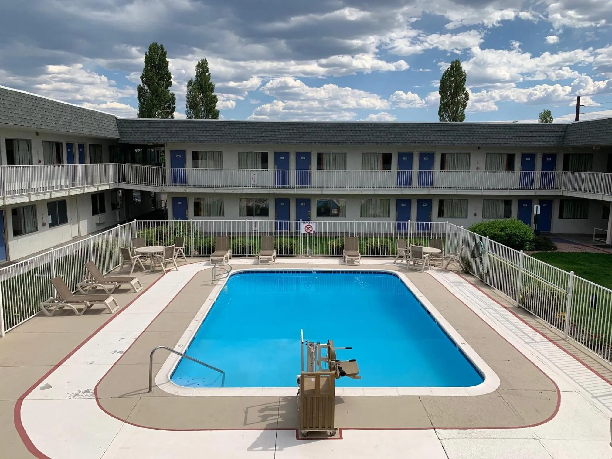 Swimming pool in Motel 6-Flagstaff, AZ - Butler