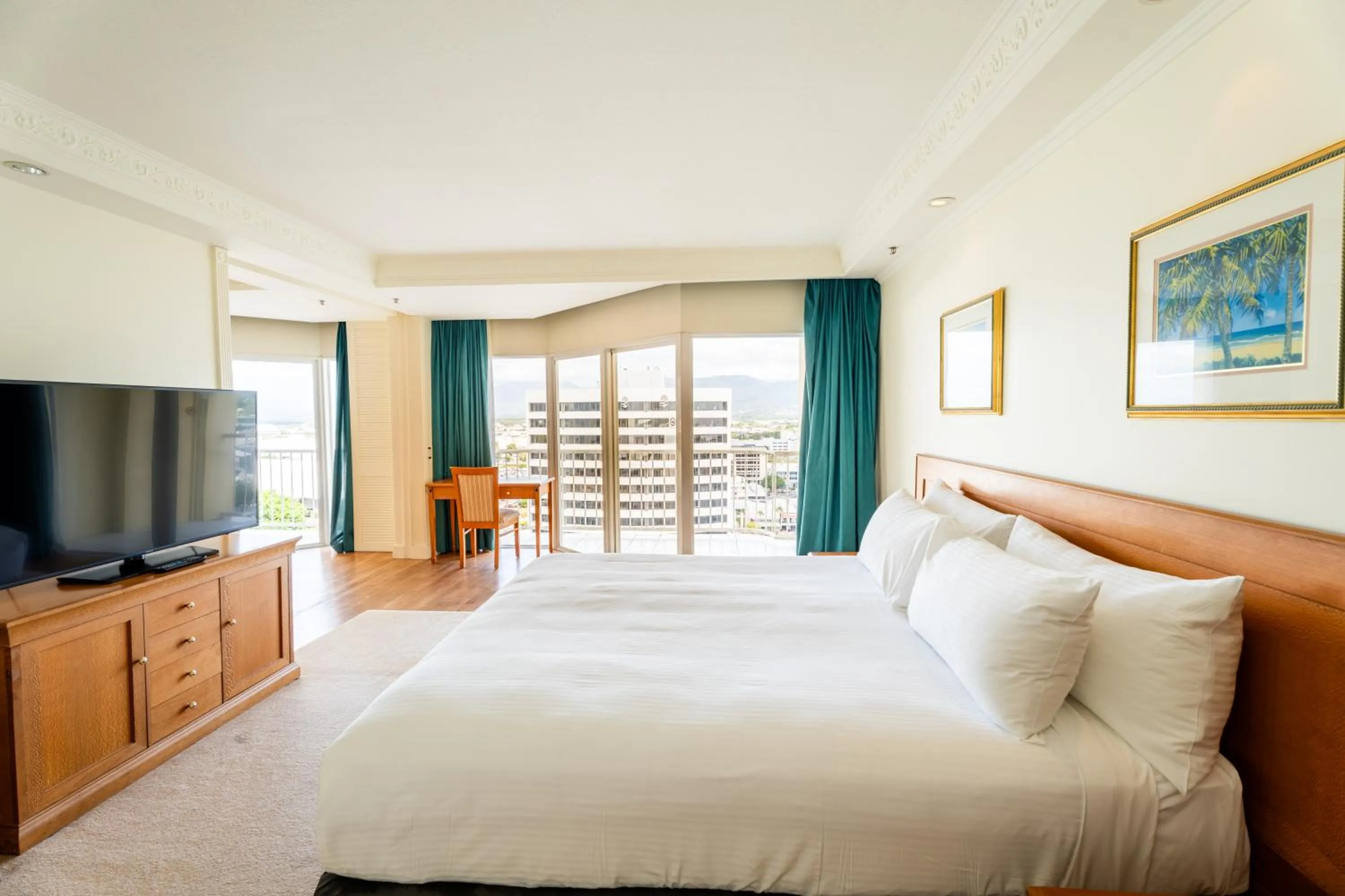 Bedroom, Bed in Pullman Cairns International