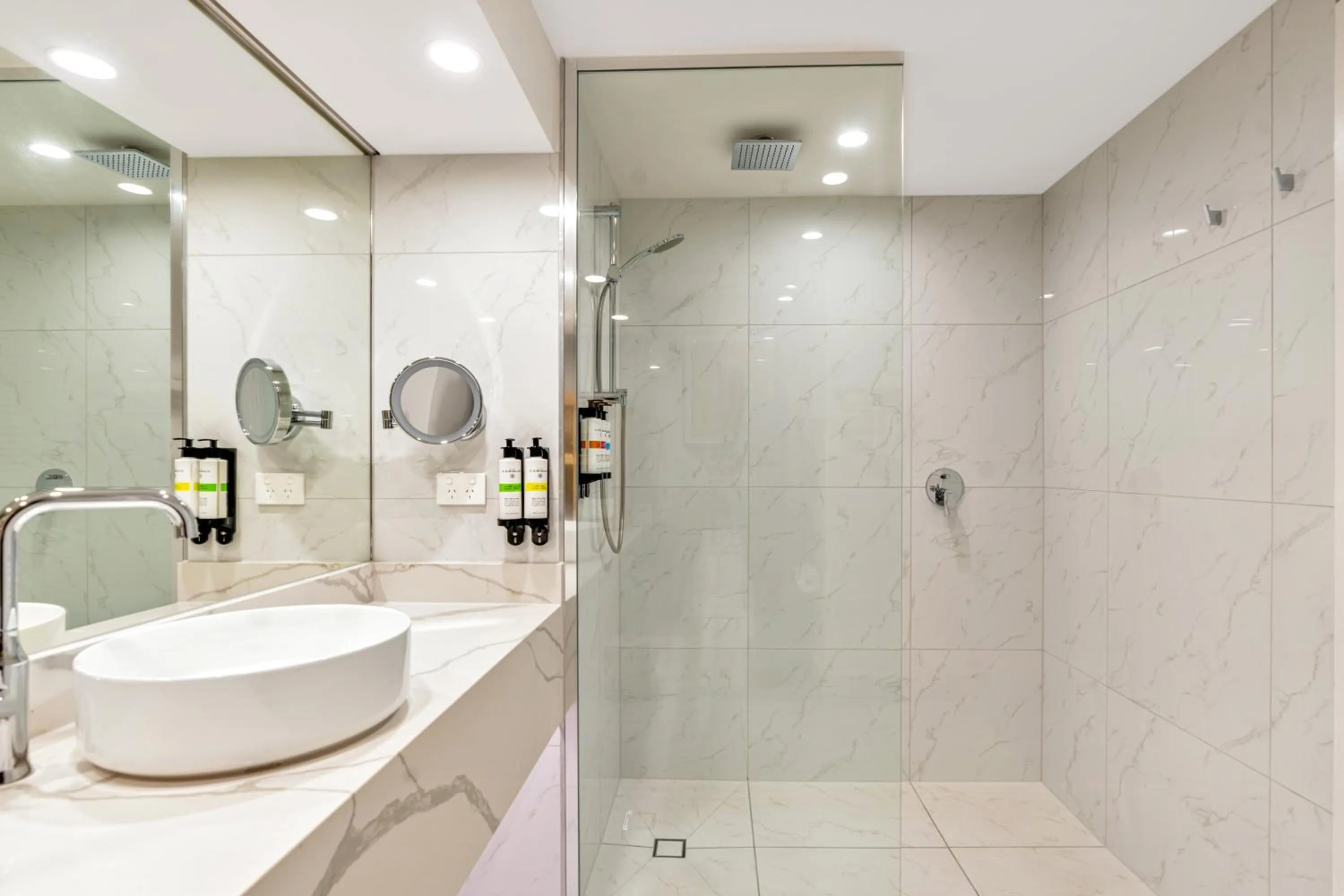 Shower in Pullman Cairns International