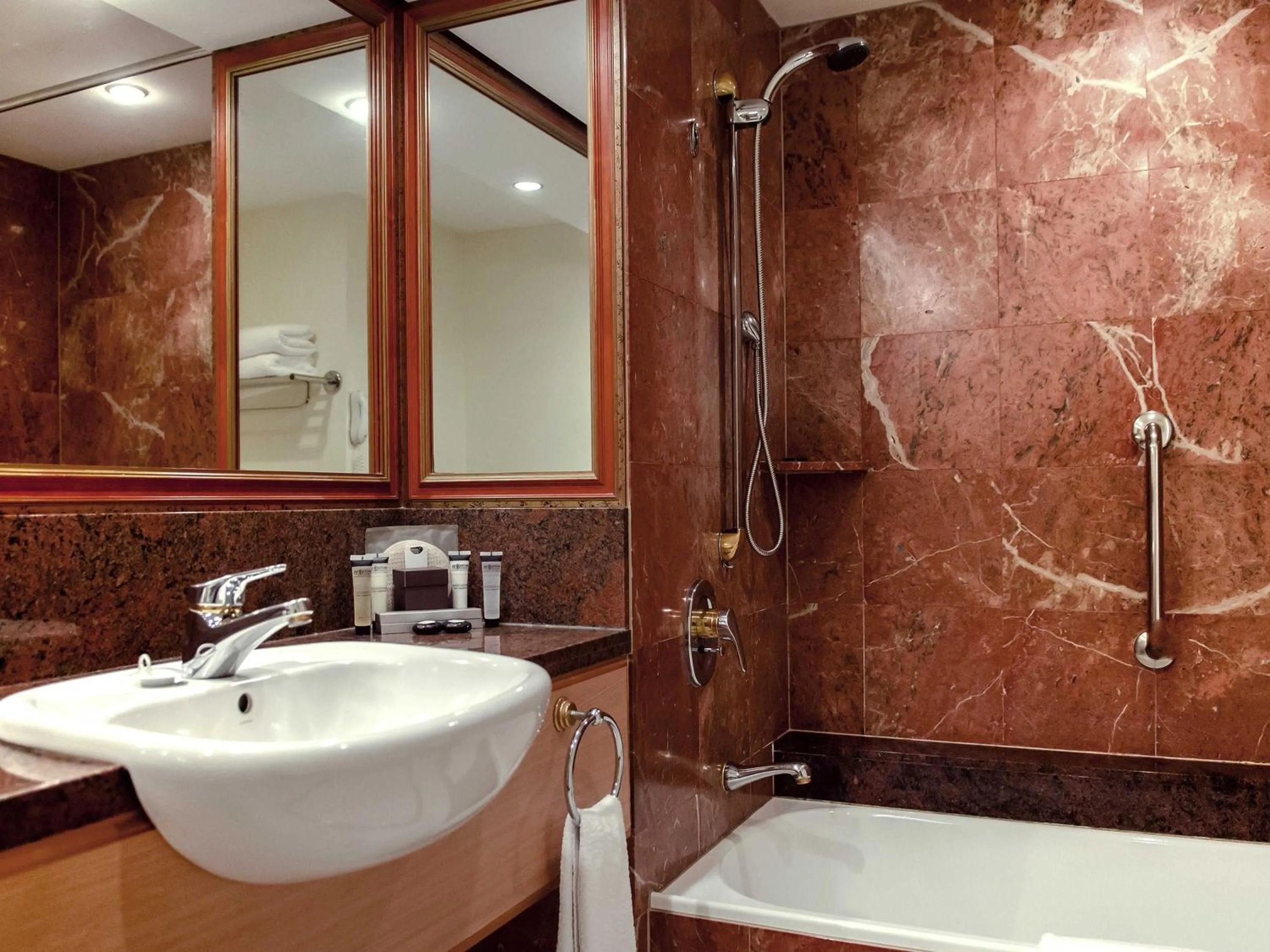 Bedroom in Pullman Cairns International