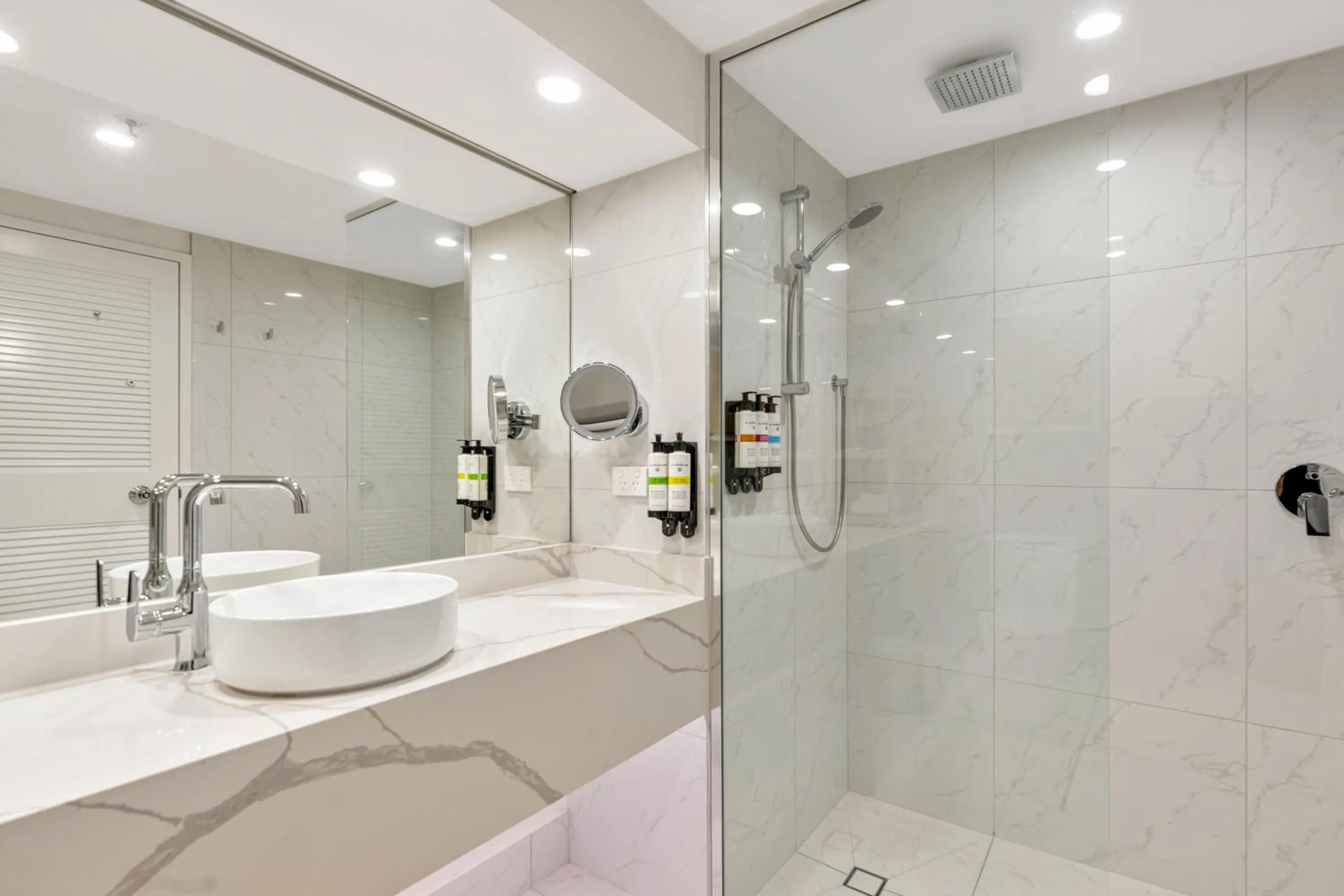 Shower in Pullman Cairns International