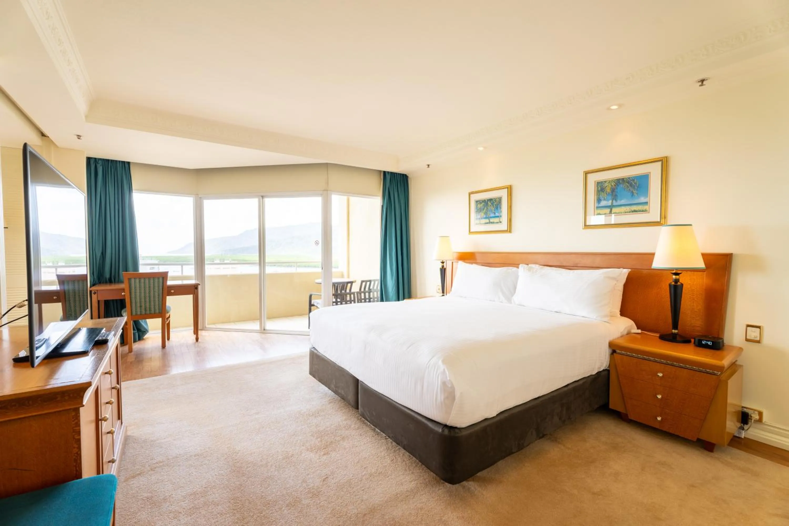 Bedroom, Bed in Pullman Cairns International