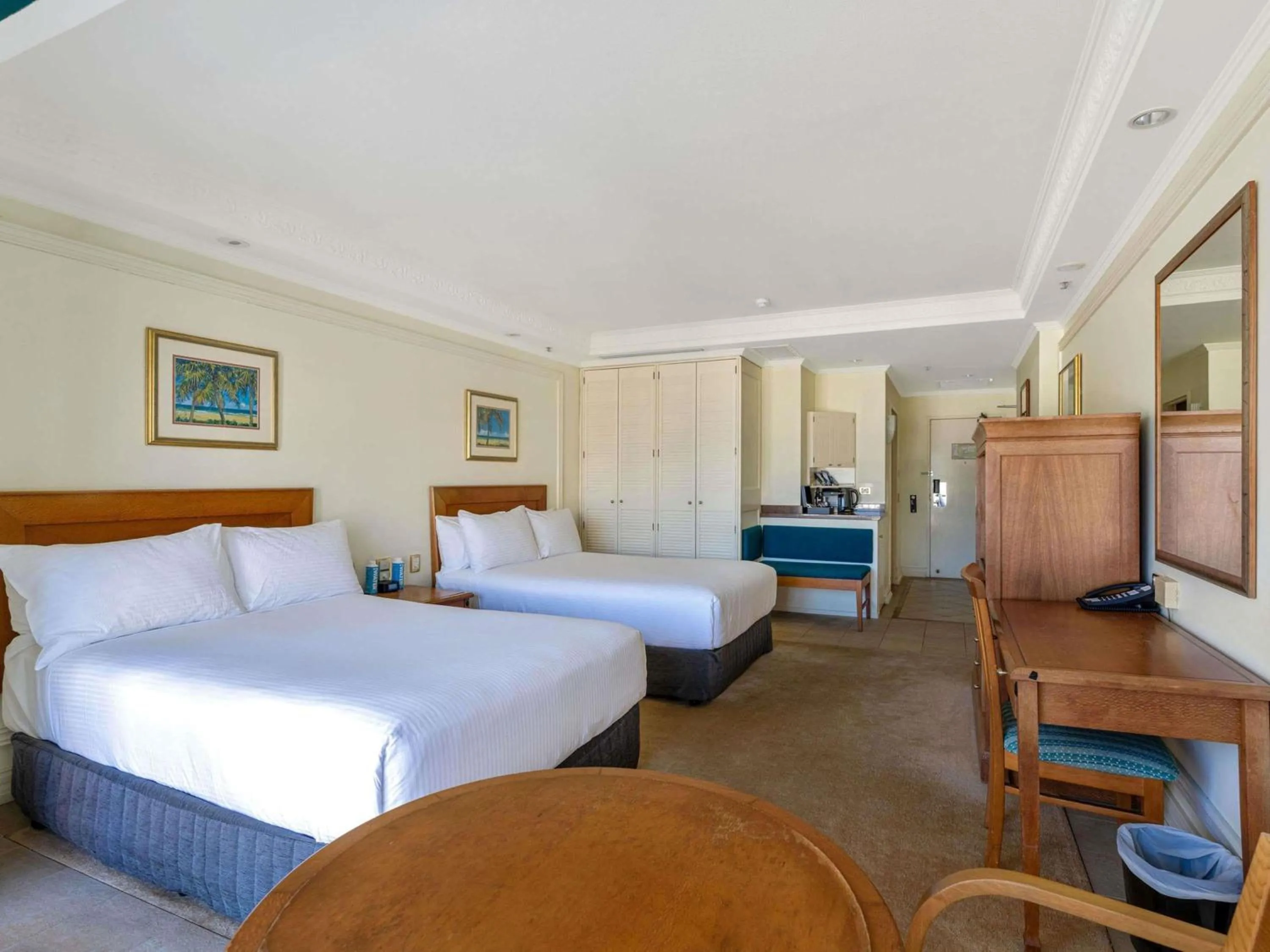 Bedroom, Bed in Pullman Cairns International