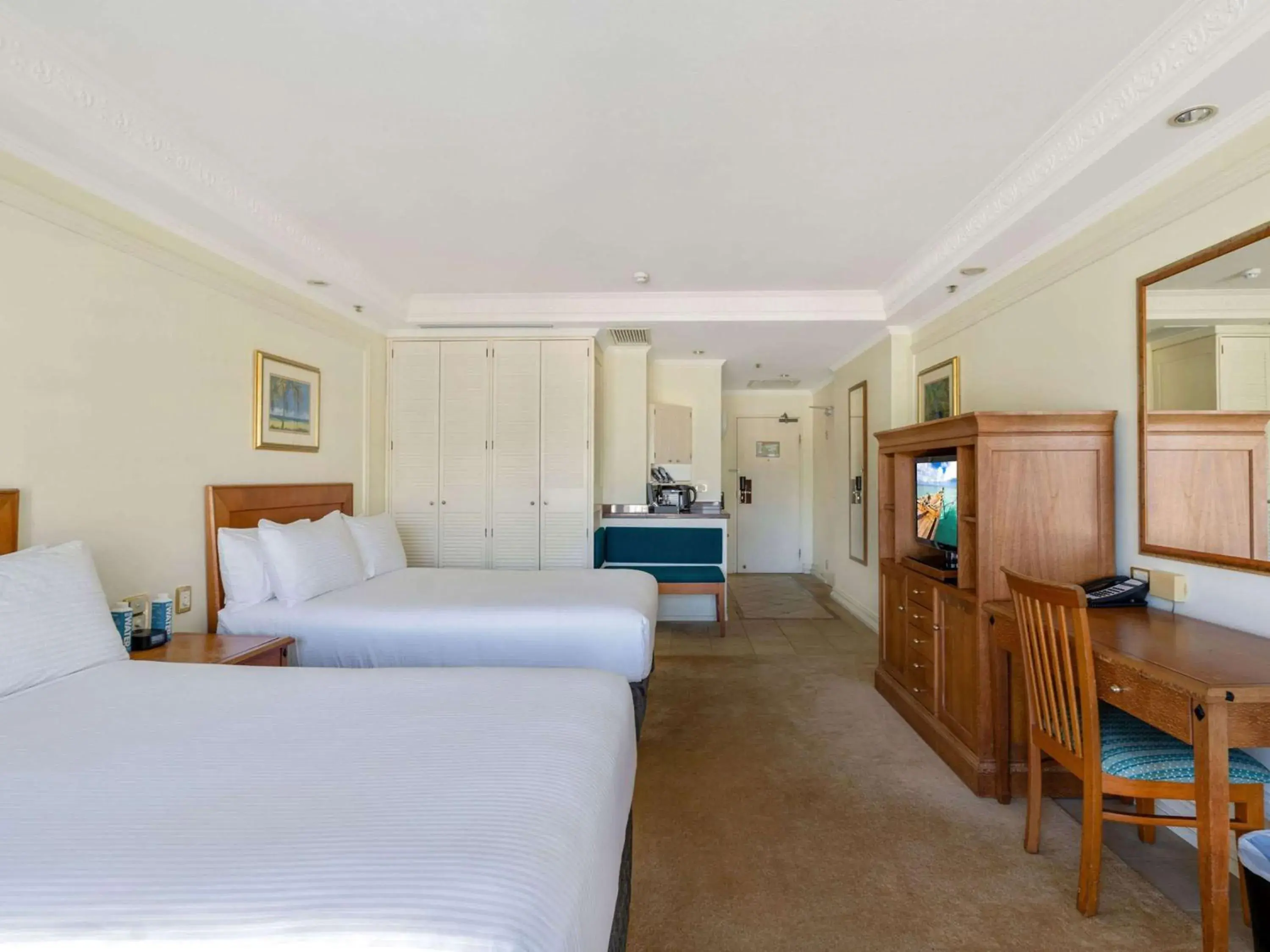 Classic Queen Room with Harbor View in Pullman Cairns International Classic Queen Room with Harbor View in Pullman Cairns International