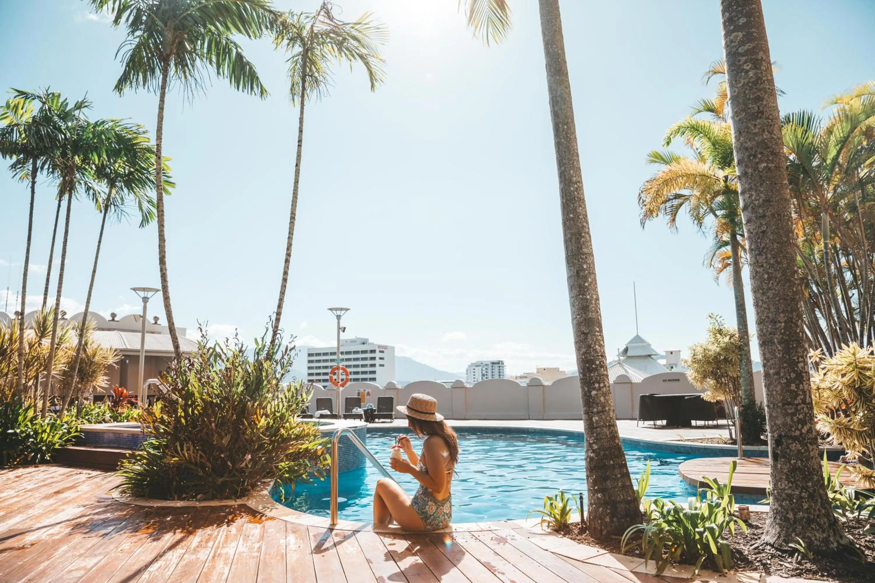 Swimming pool in Pullman Cairns International