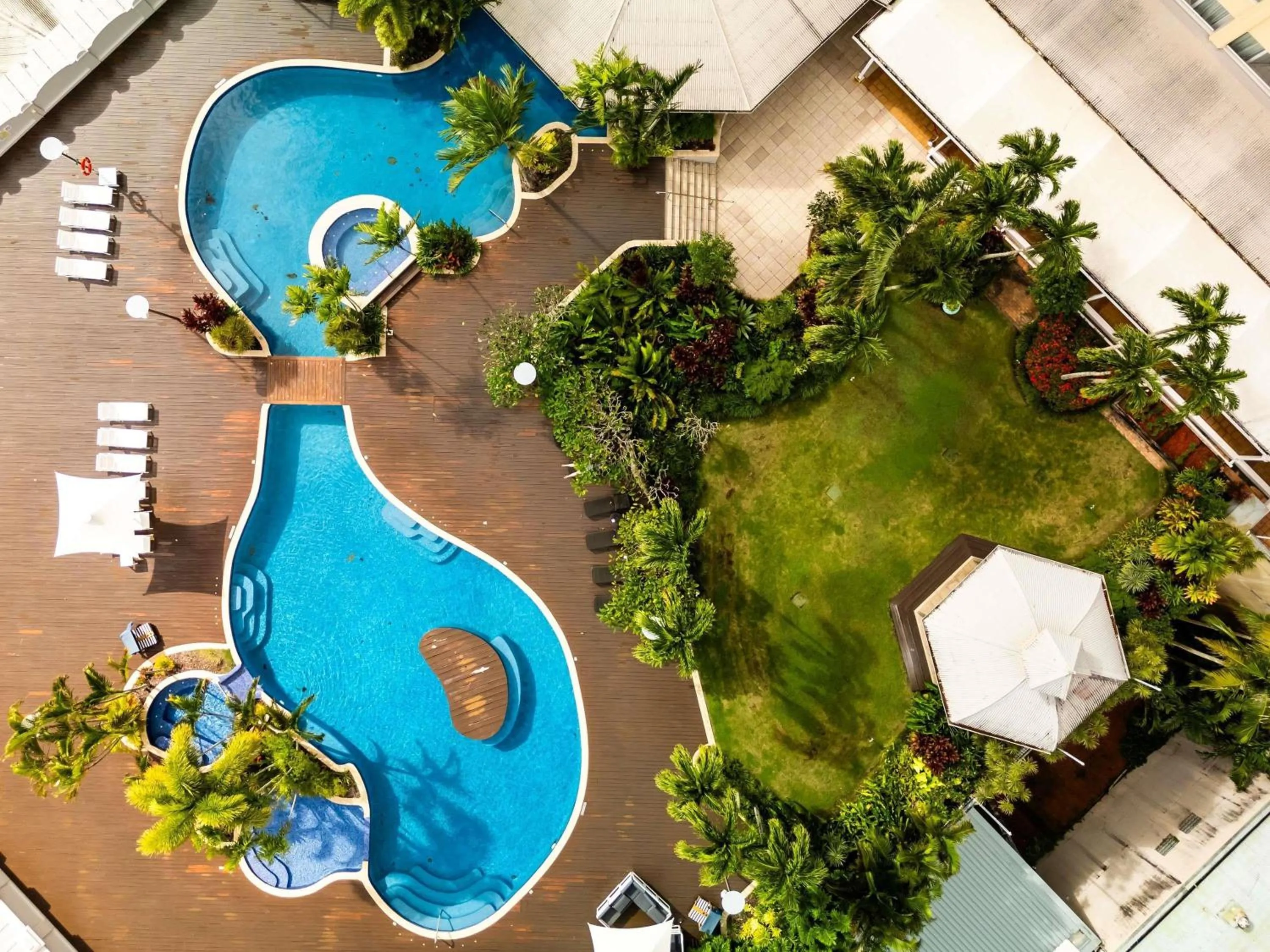 Pool view in Pullman Cairns International