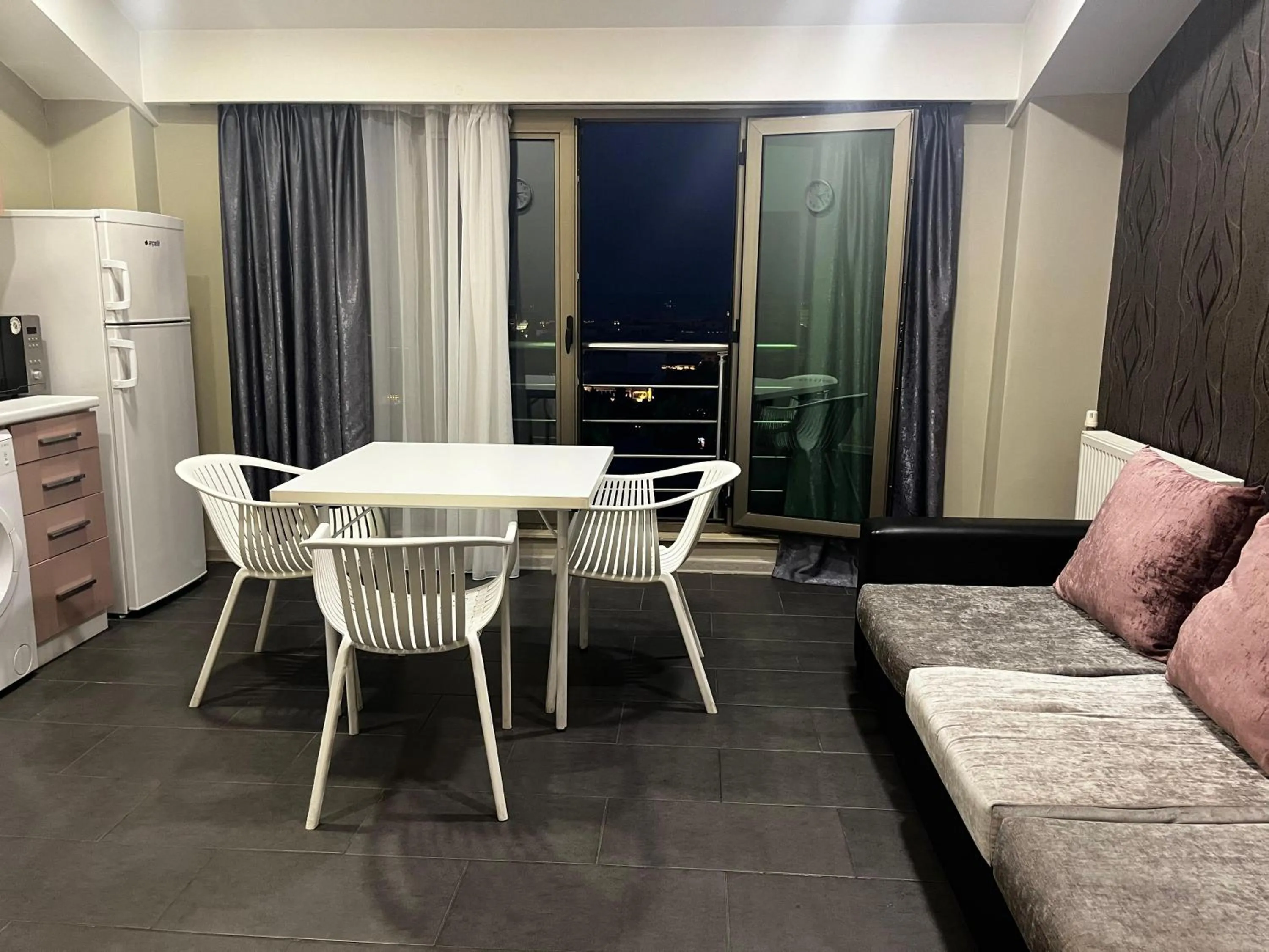 Kitchen or kitchenette in Diplomat Suites Hotel