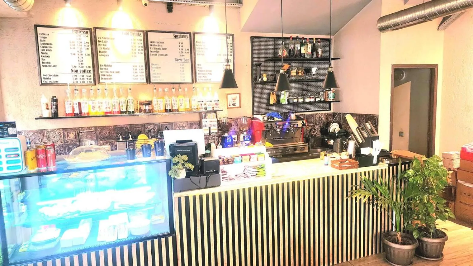 Restaurant/places to eat in Diplomat Suites Hotel