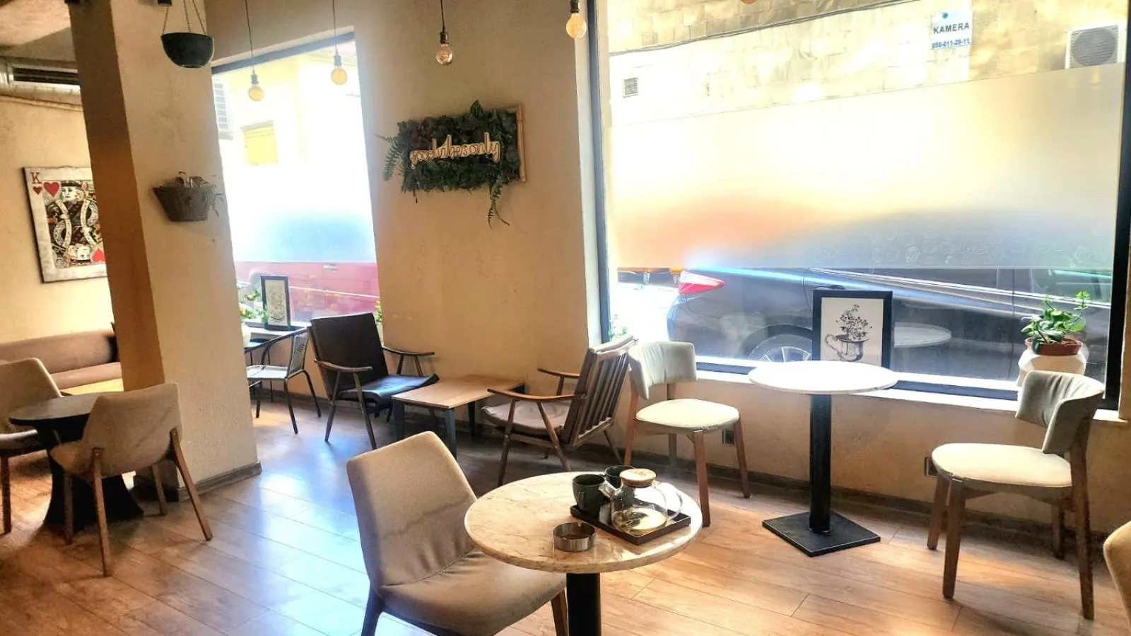 Restaurant/places to eat in Diplomat Suites Hotel