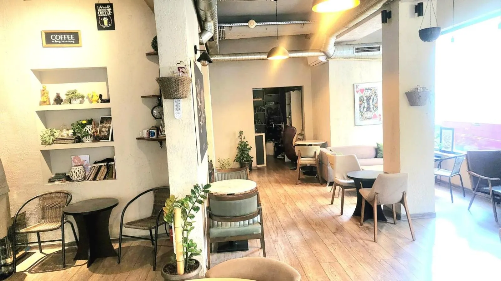 Restaurant/places to eat in Diplomat Suites Hotel