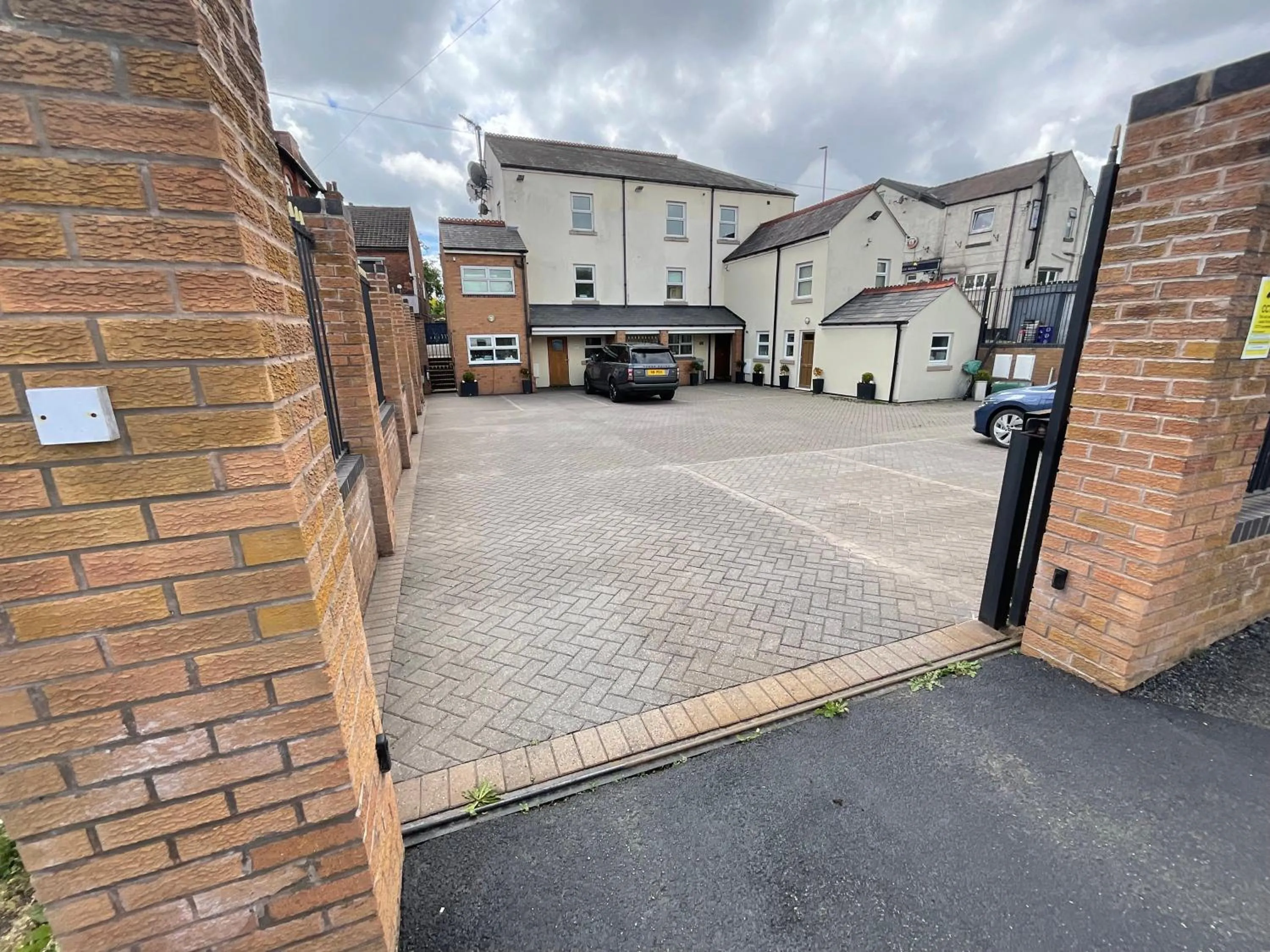 Earle House Serviced Apartments