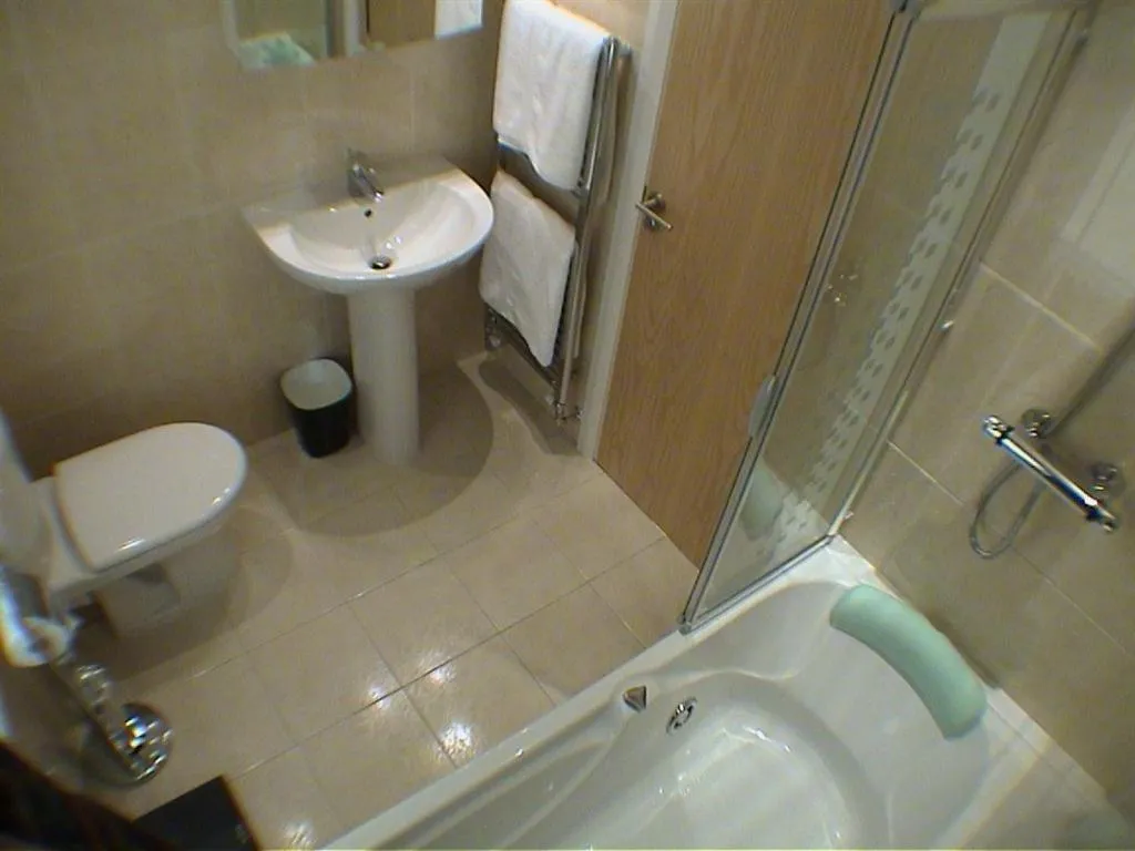 Bathroom in Earle House Serviced Apartments