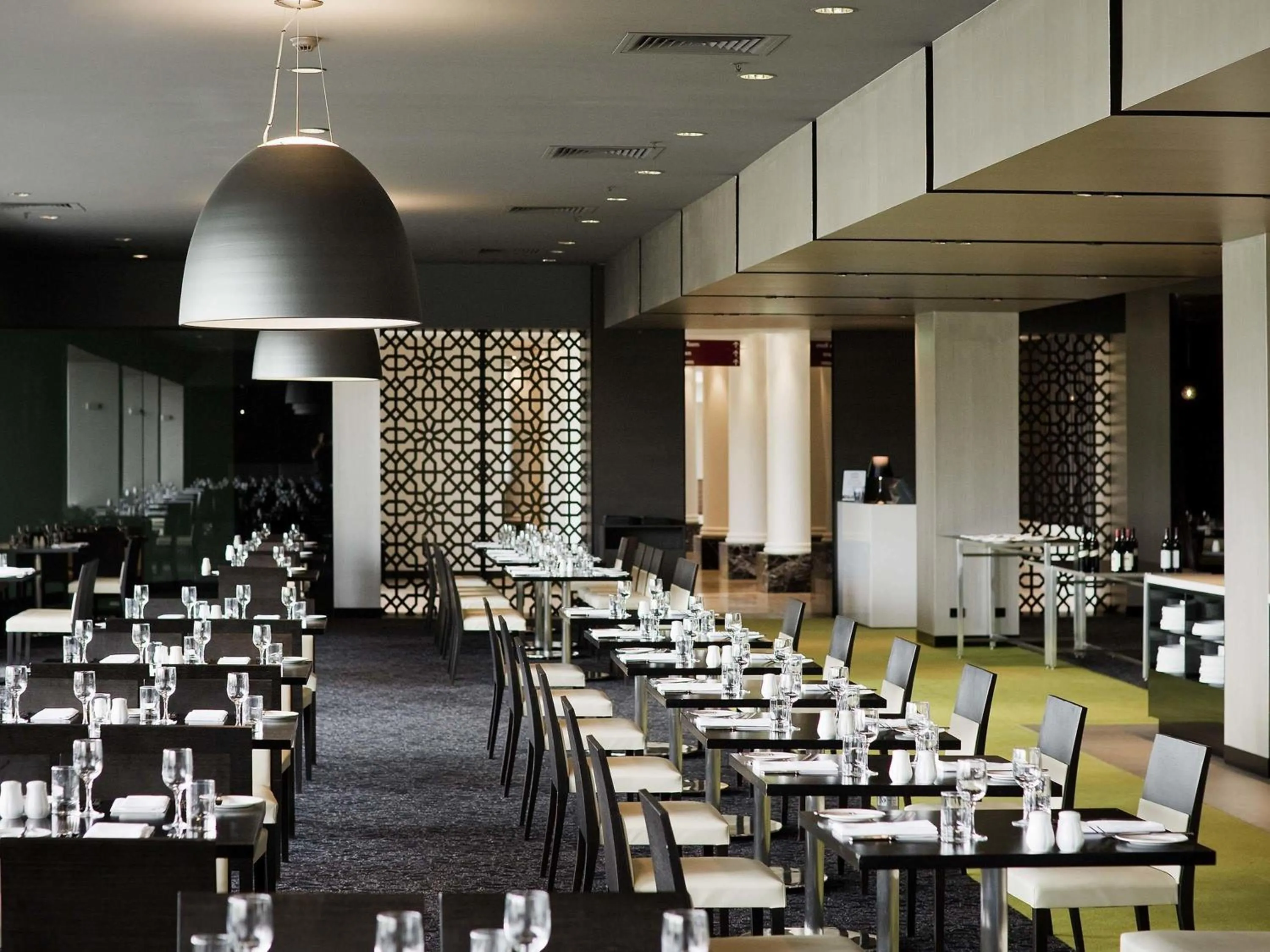 Property building in Mercure Melbourne Albert Park