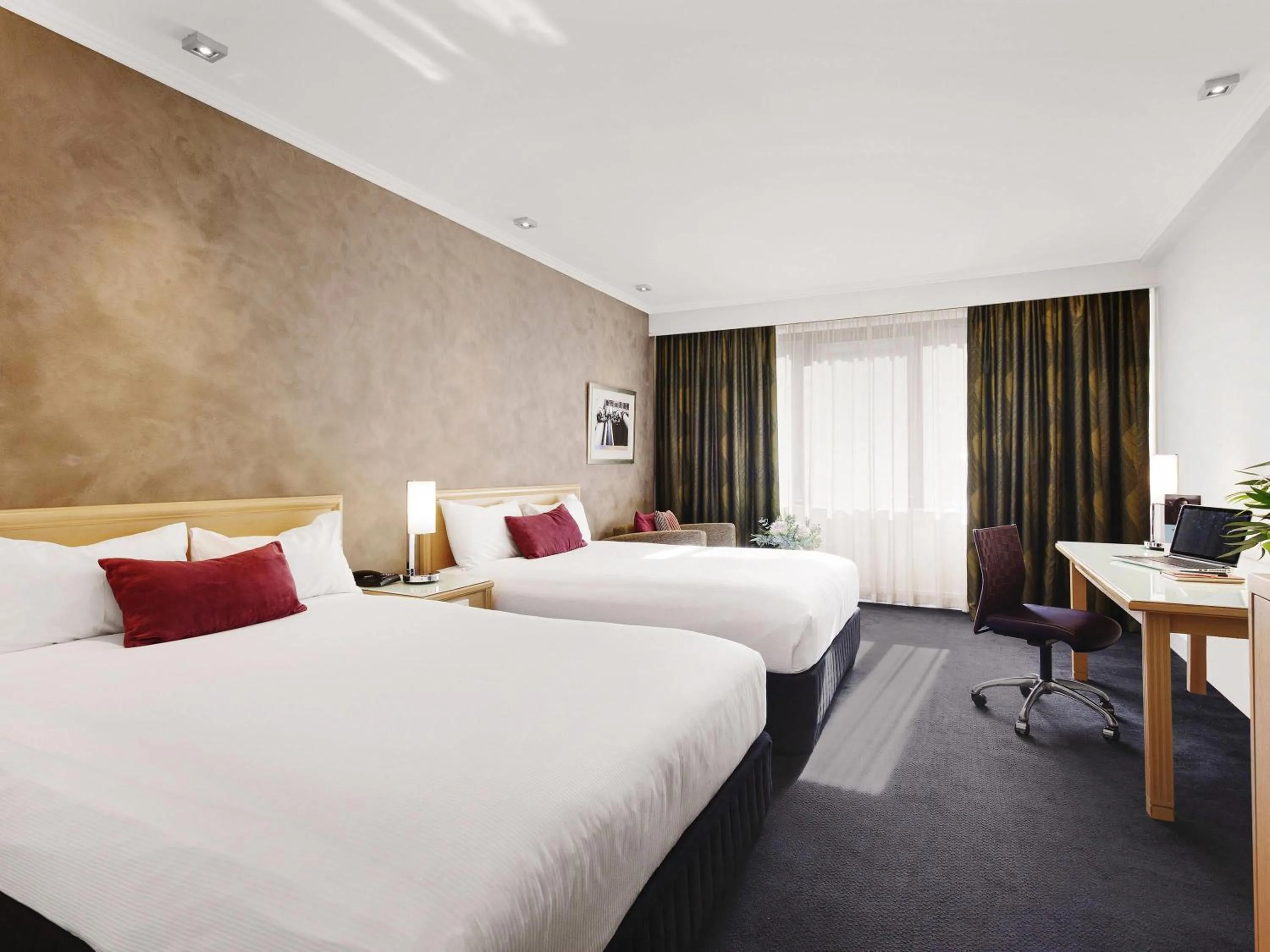 Bedroom, Bed in Mercure Melbourne Albert Park