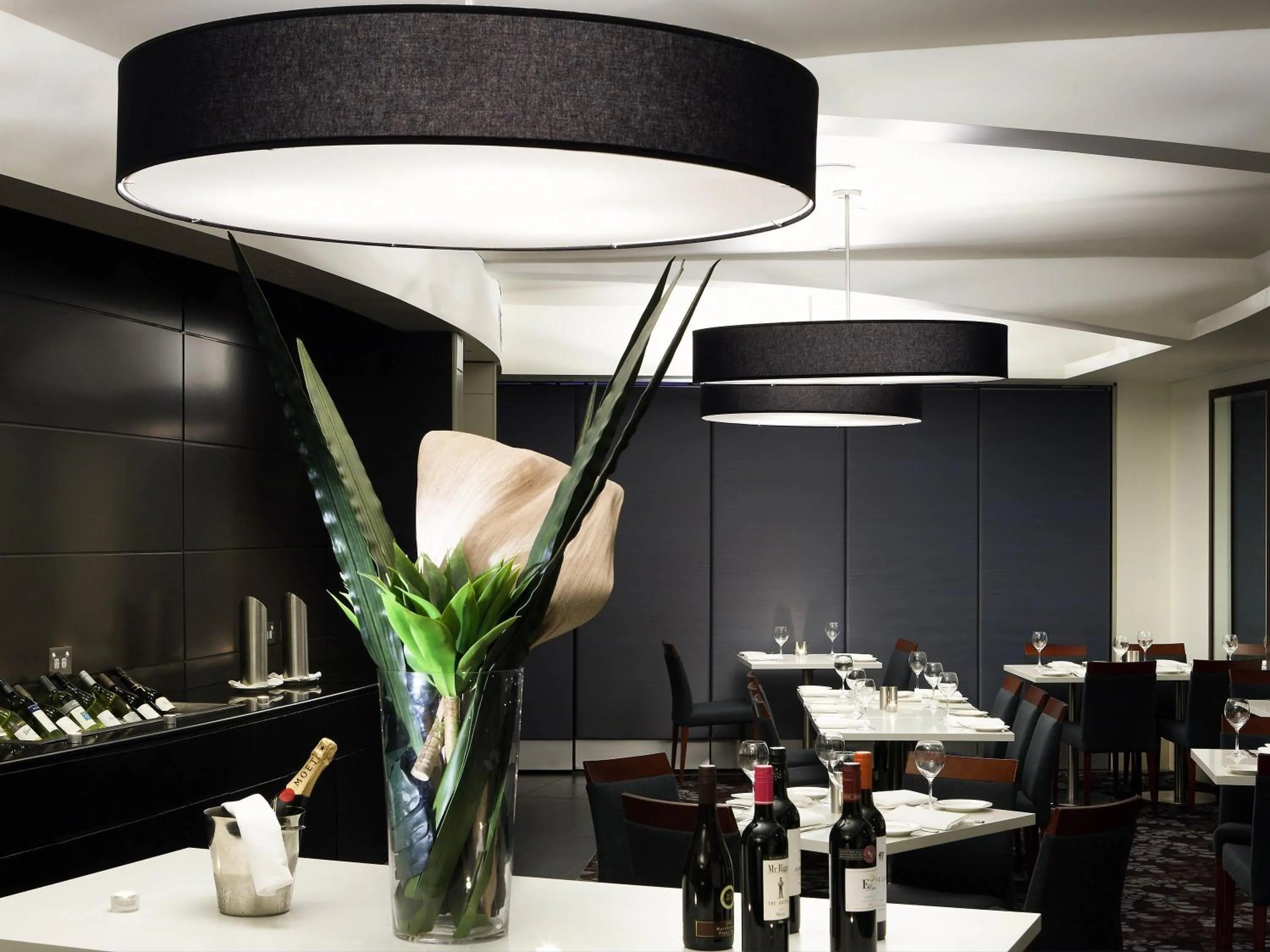 Restaurant/places to eat in Quay West Suites Melbourne