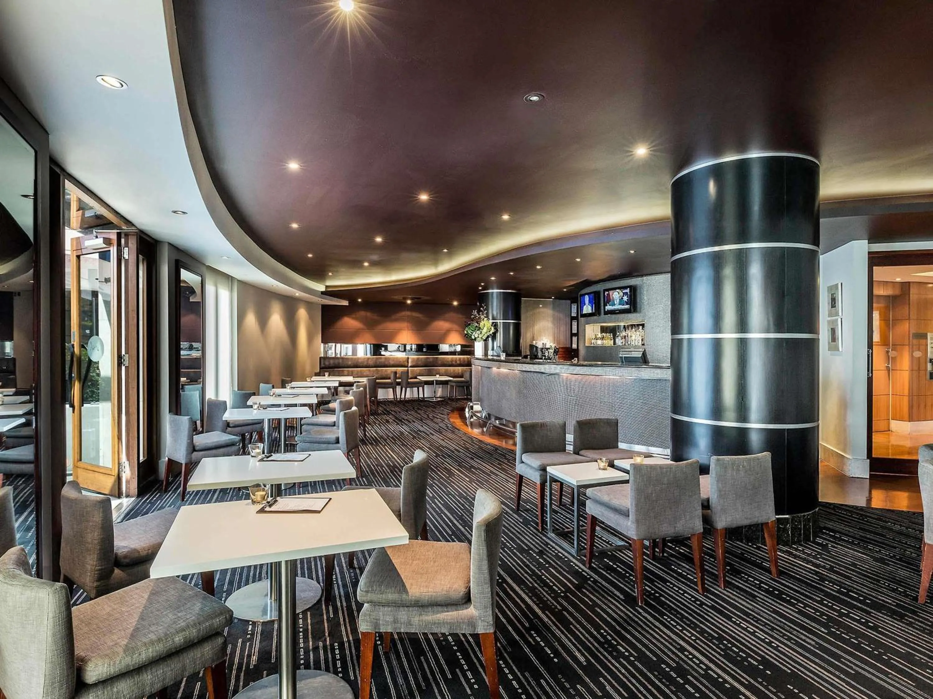 Lounge or bar in Quay West Suites Melbourne