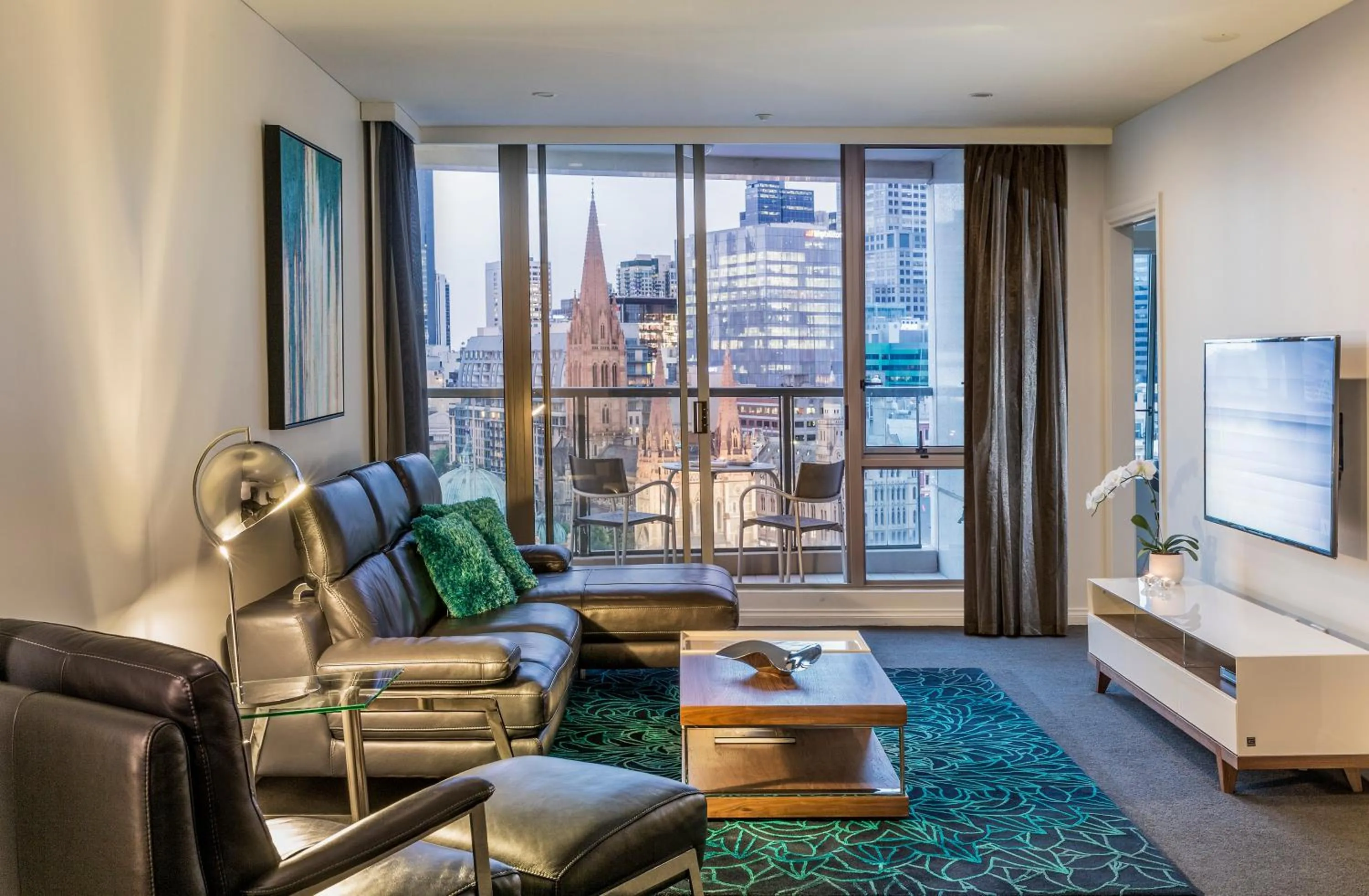 TV and multimedia in Quay West Suites Melbourne
