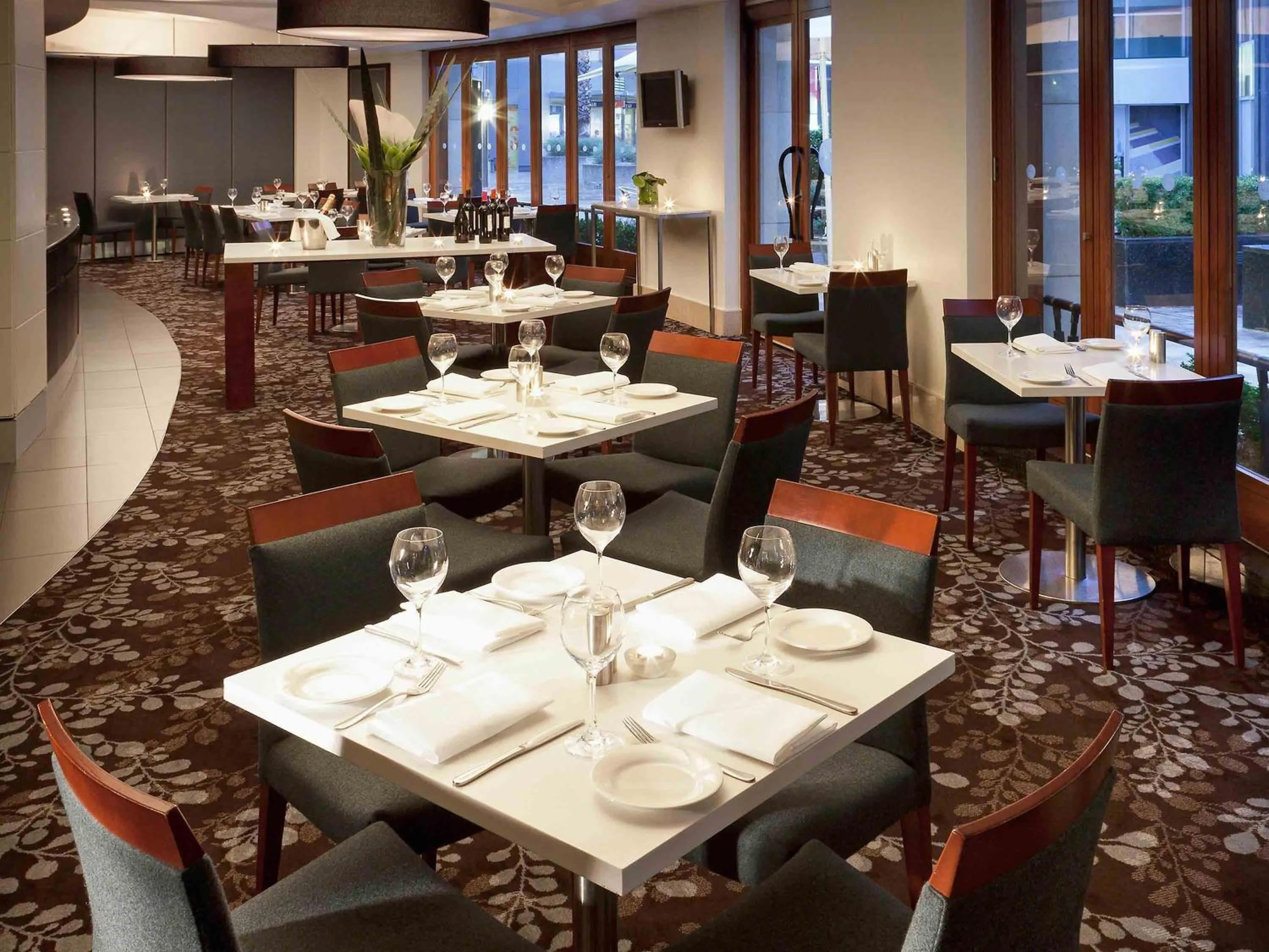 Restaurant/places to eat in Quay West Suites Melbourne