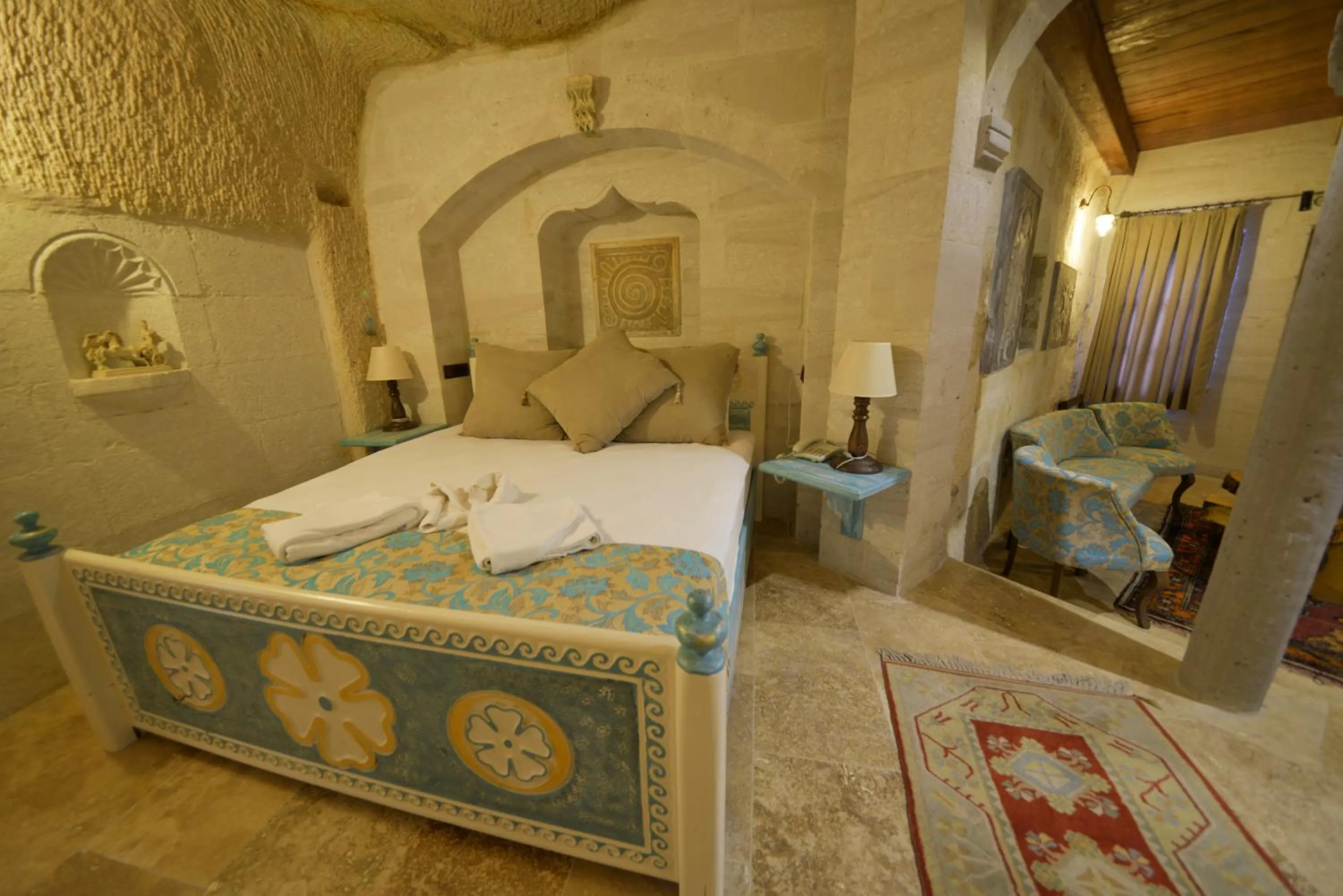 Bedroom, Bed in Caftan Cave Suites