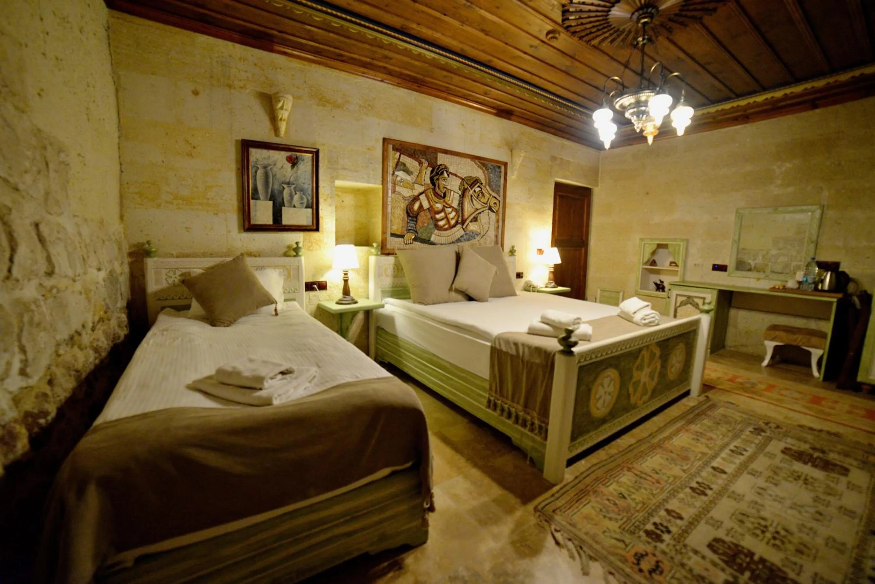Bedroom, Bed in Caftan Cave Suites