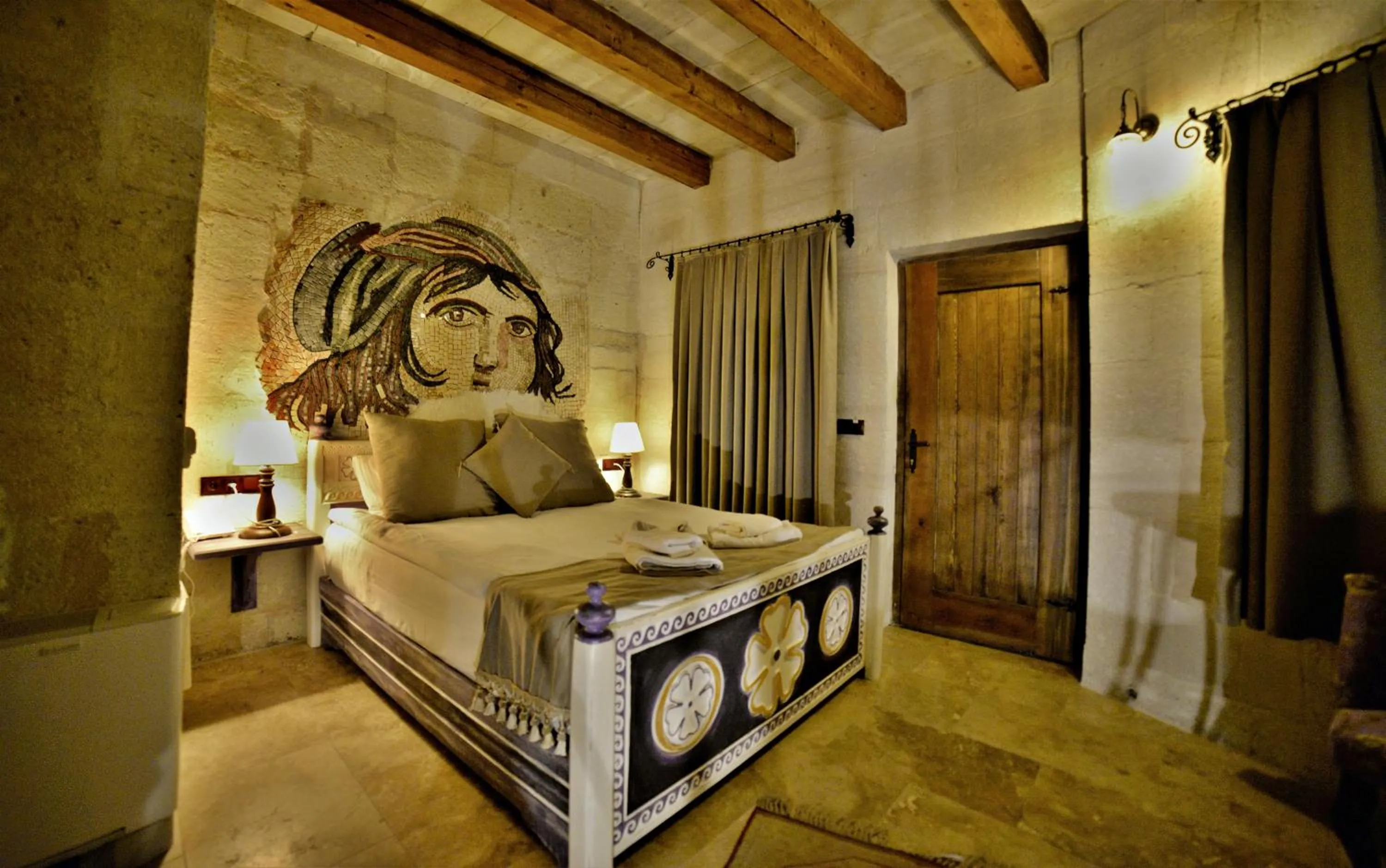 Bedroom, Bed in Caftan Cave Suites