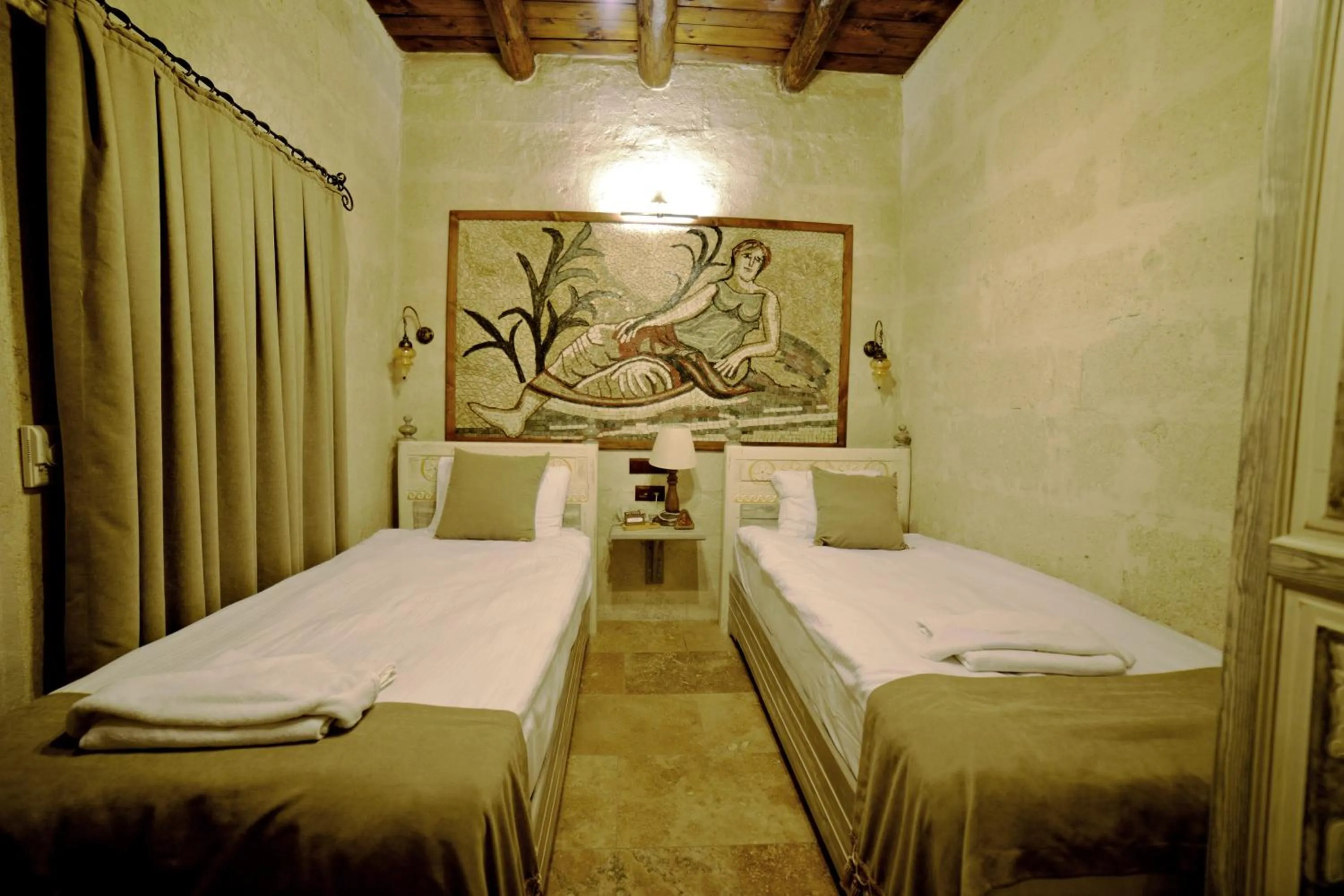 Bedroom, Bed in Caftan Cave Suites
