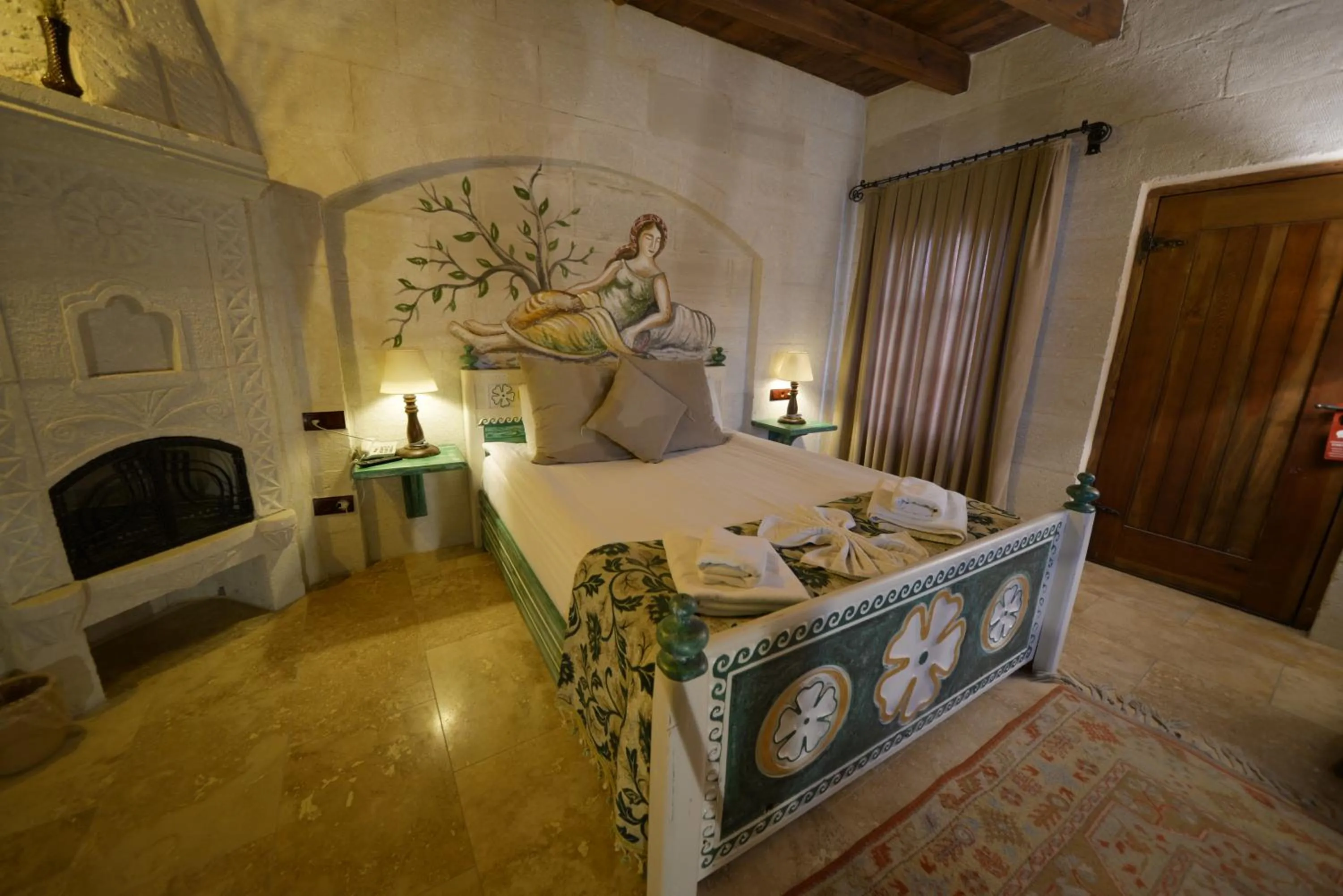 Bedroom, Bed in Caftan Cave Suites