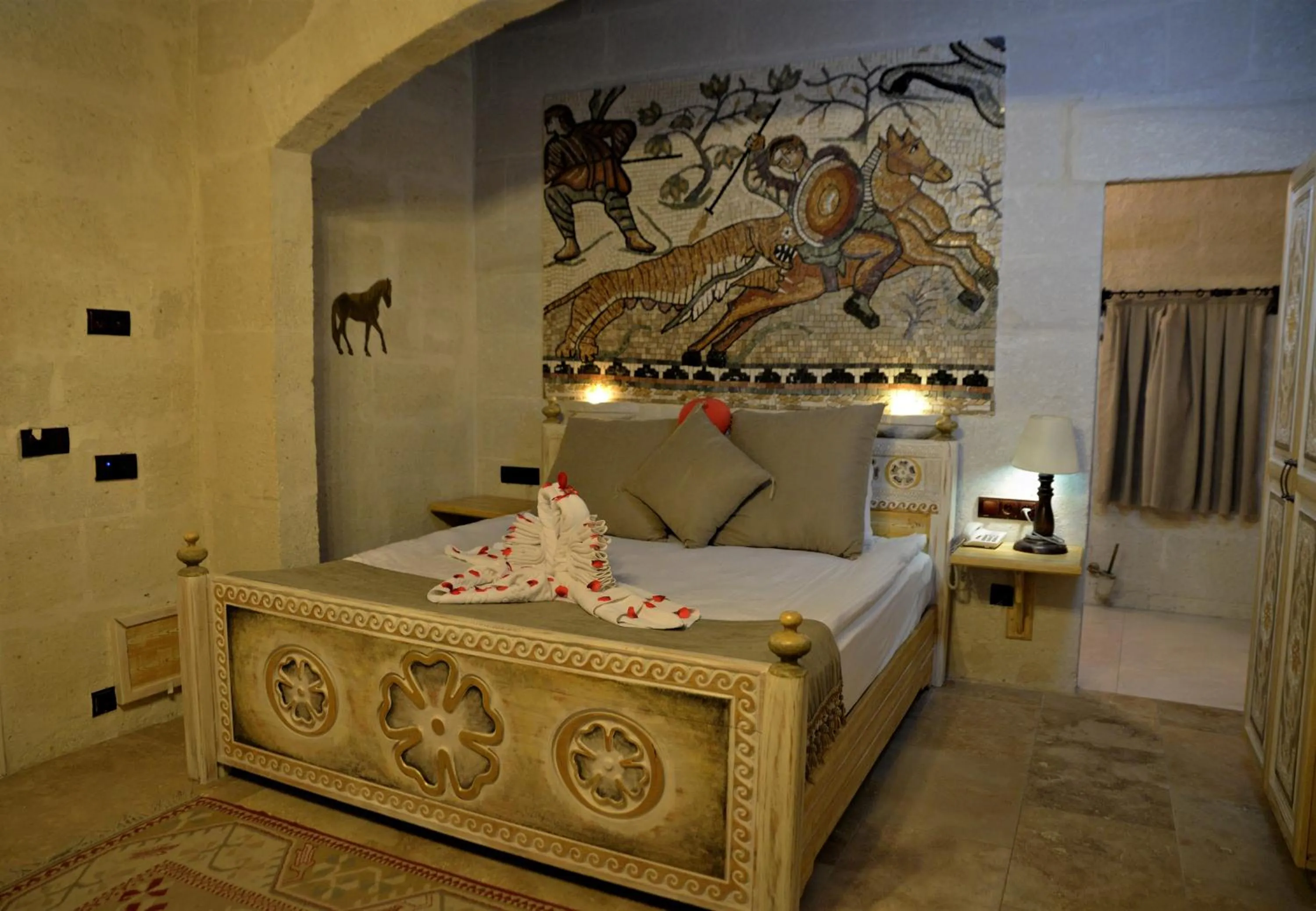 Bedroom, Bed in Caftan Cave Suites