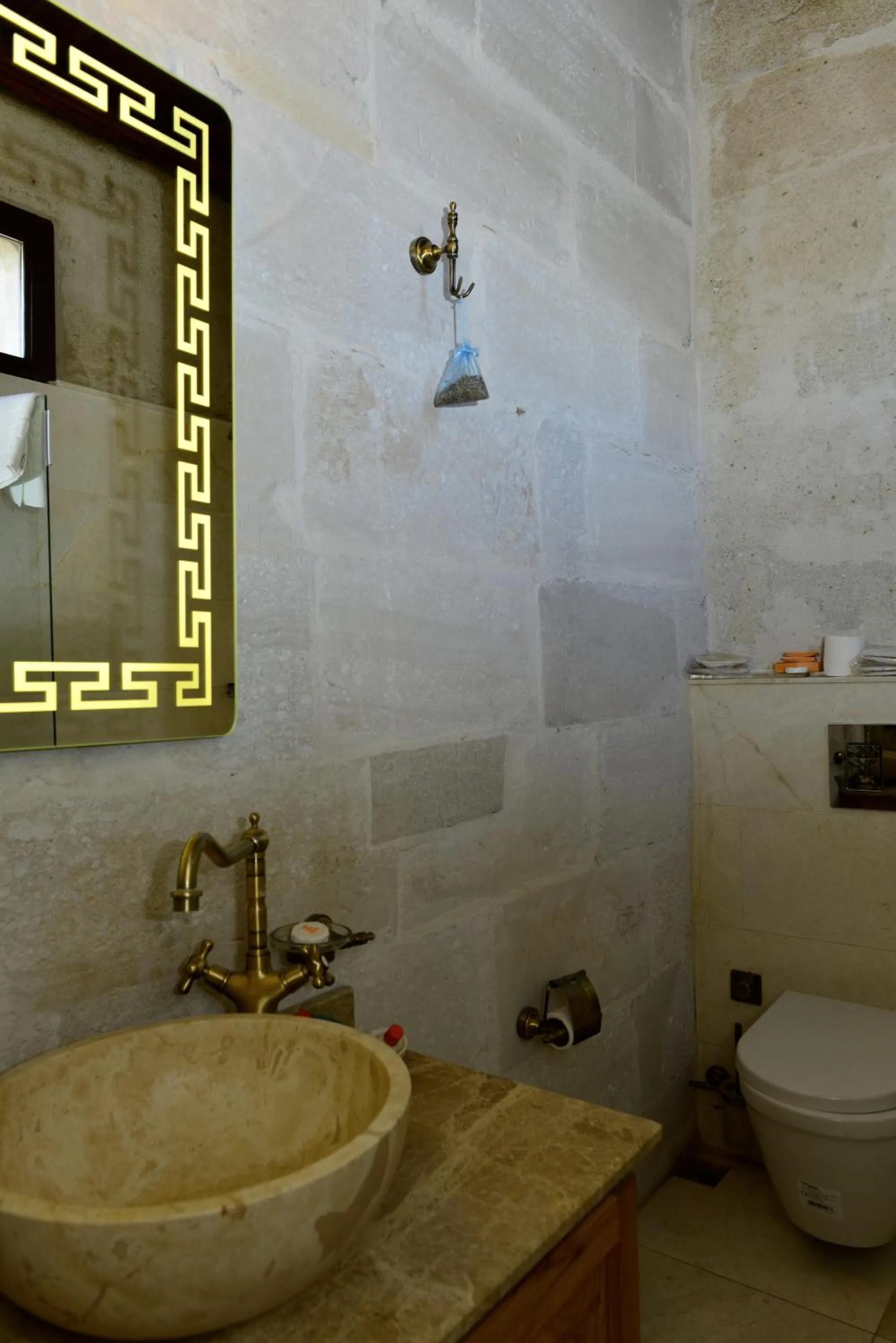 Toilet in Caftan Cave Suites