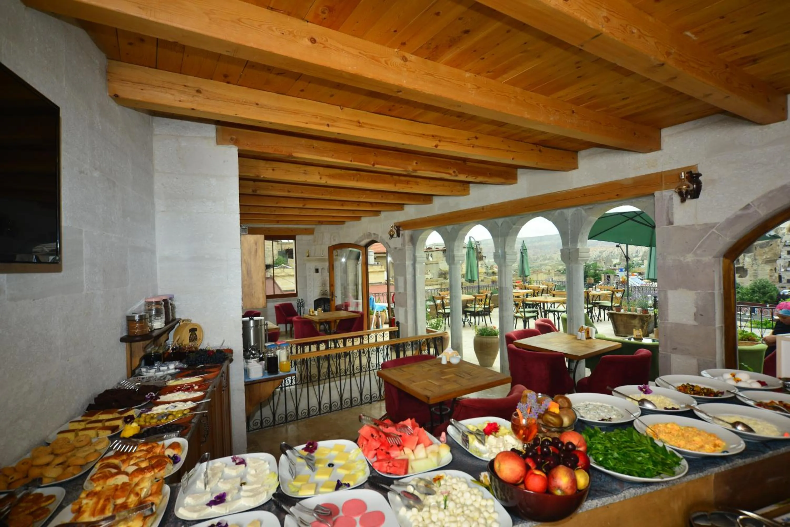 Restaurant/places to eat in Caftan Cave Suites