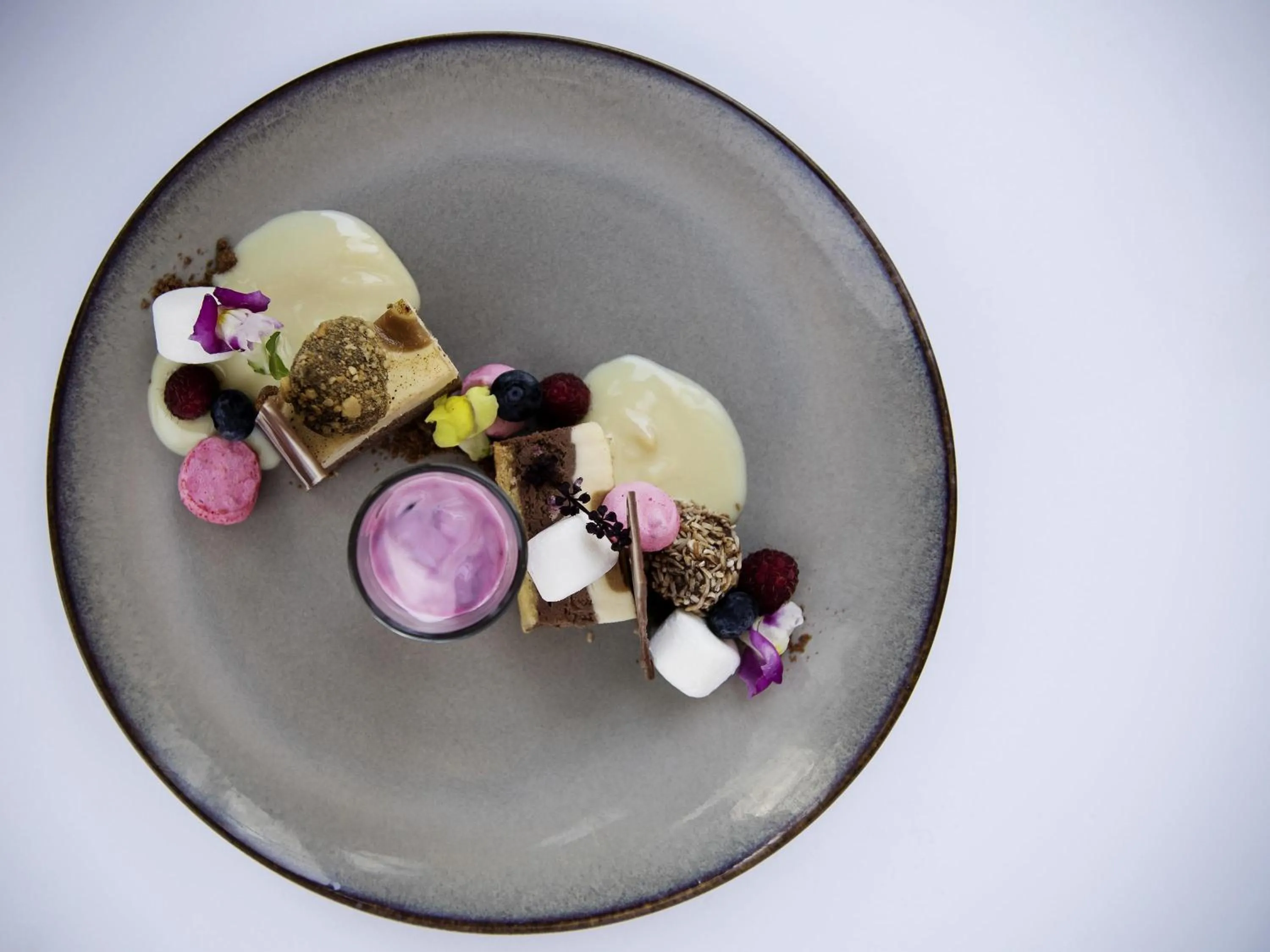 Restaurant/places to eat in Pullman Palm Cove Sea Temple Resort & Spa