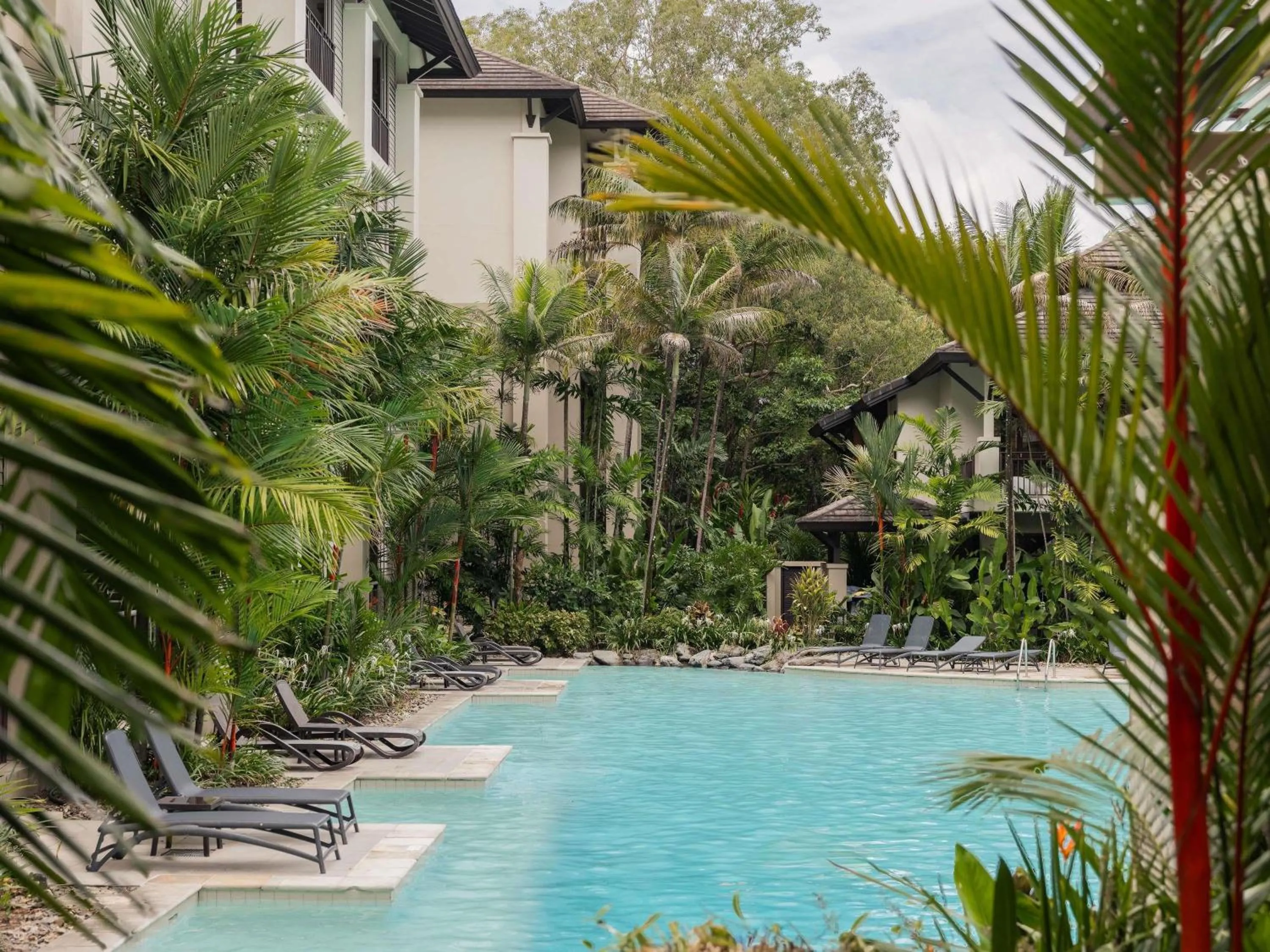 Property building in Pullman Palm Cove Sea Temple Resort & Spa