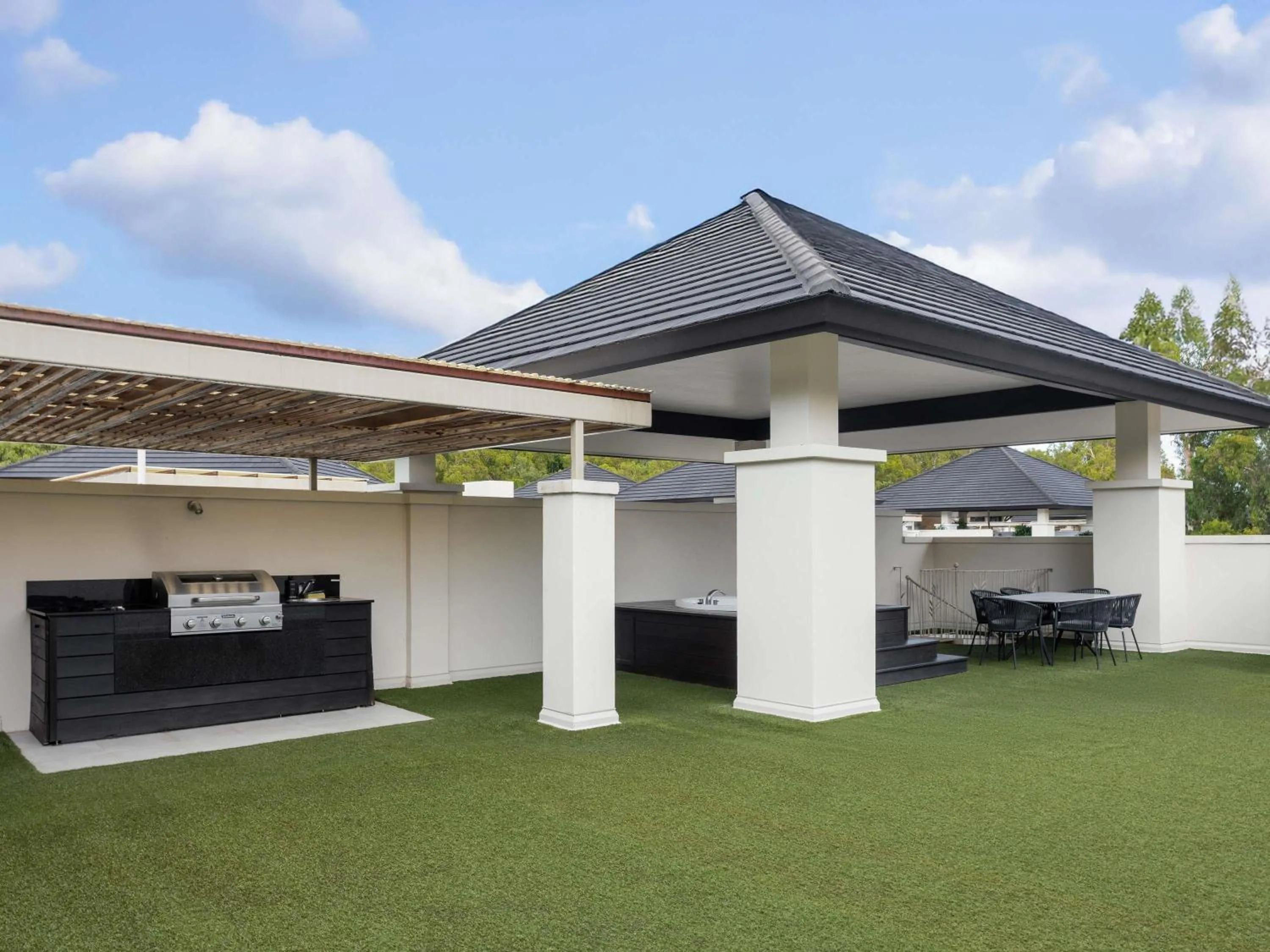 Bedroom in Pullman Palm Cove Sea Temple Resort & Spa