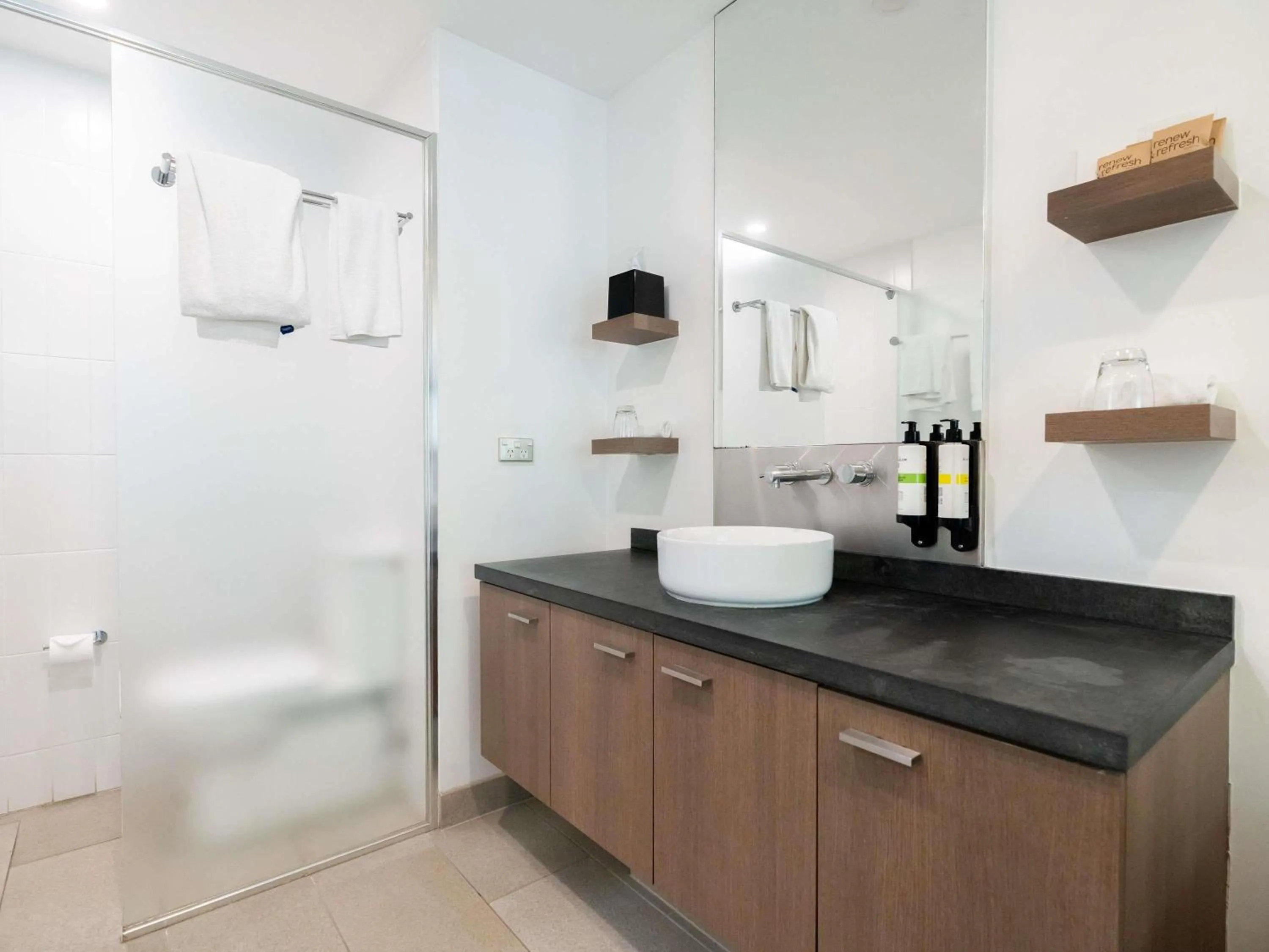 Bedroom in Pullman Palm Cove Sea Temple Resort & Spa