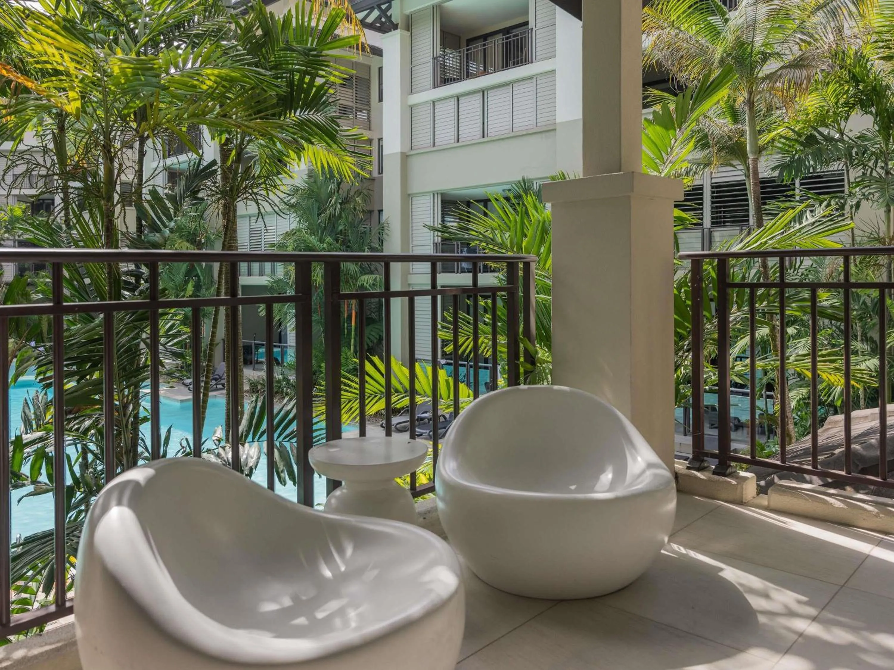Bedroom in Pullman Palm Cove Sea Temple Resort & Spa