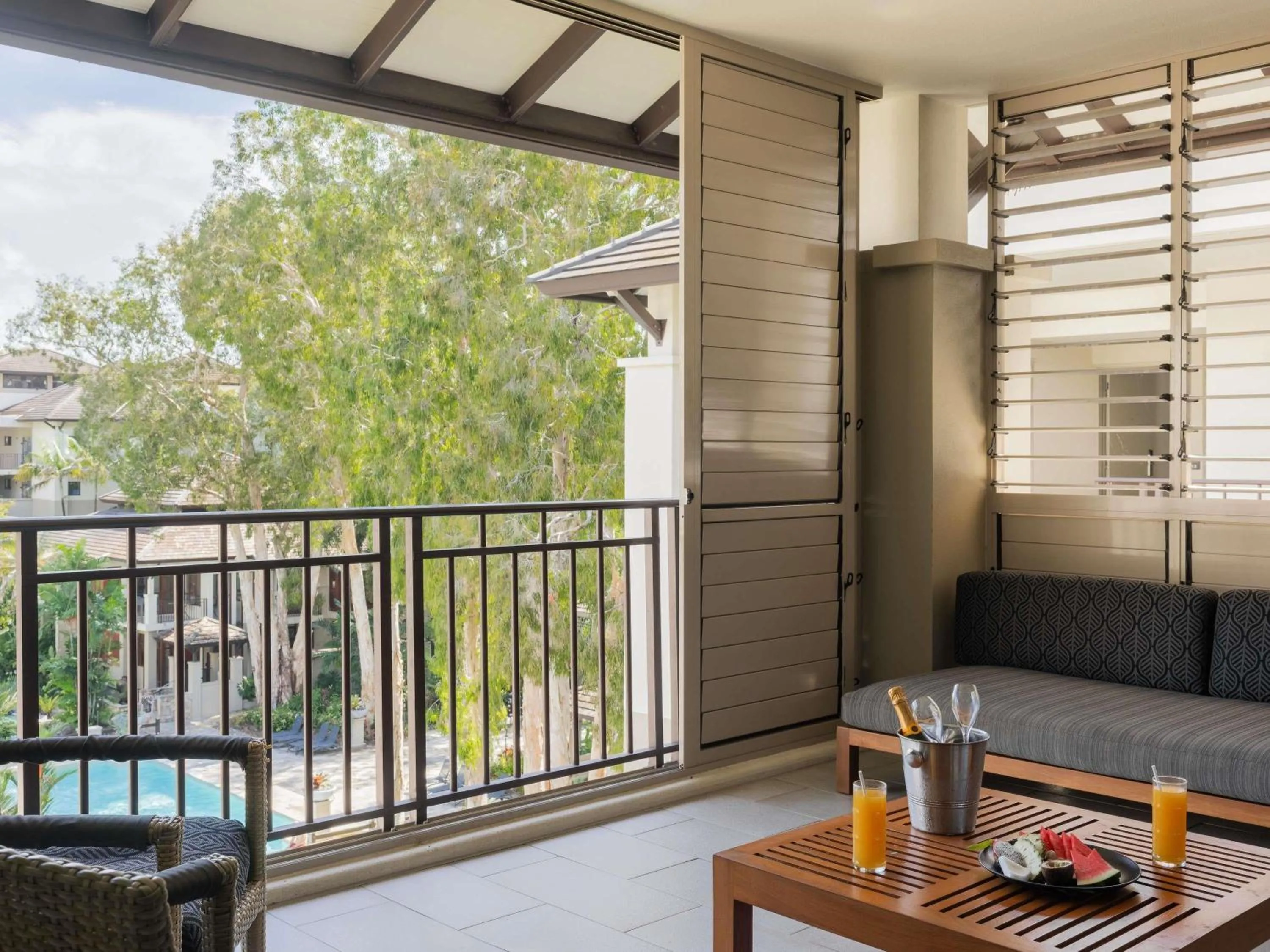 Bedroom in Pullman Palm Cove Sea Temple Resort & Spa