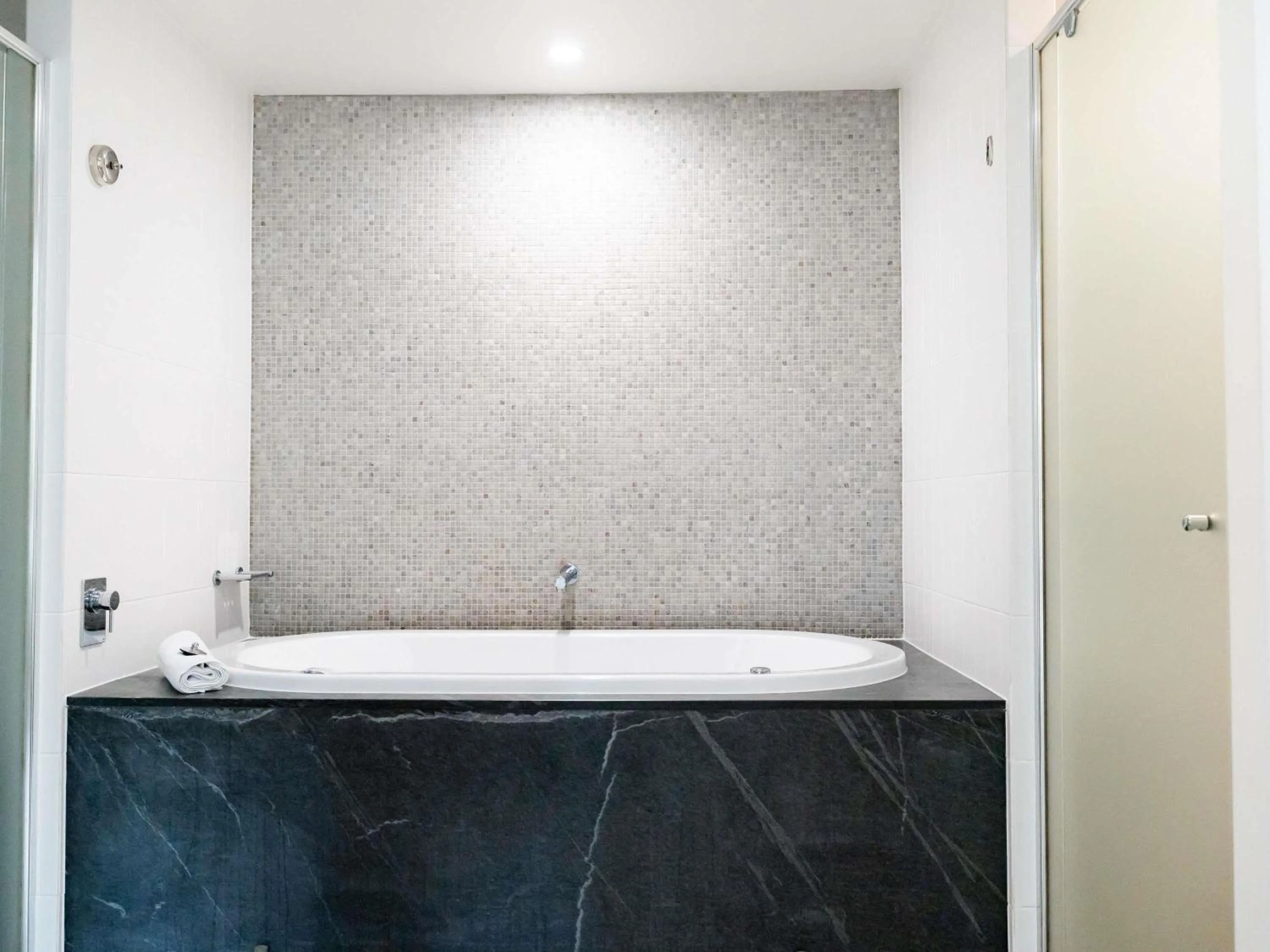 Bedroom in Pullman Palm Cove Sea Temple Resort & Spa