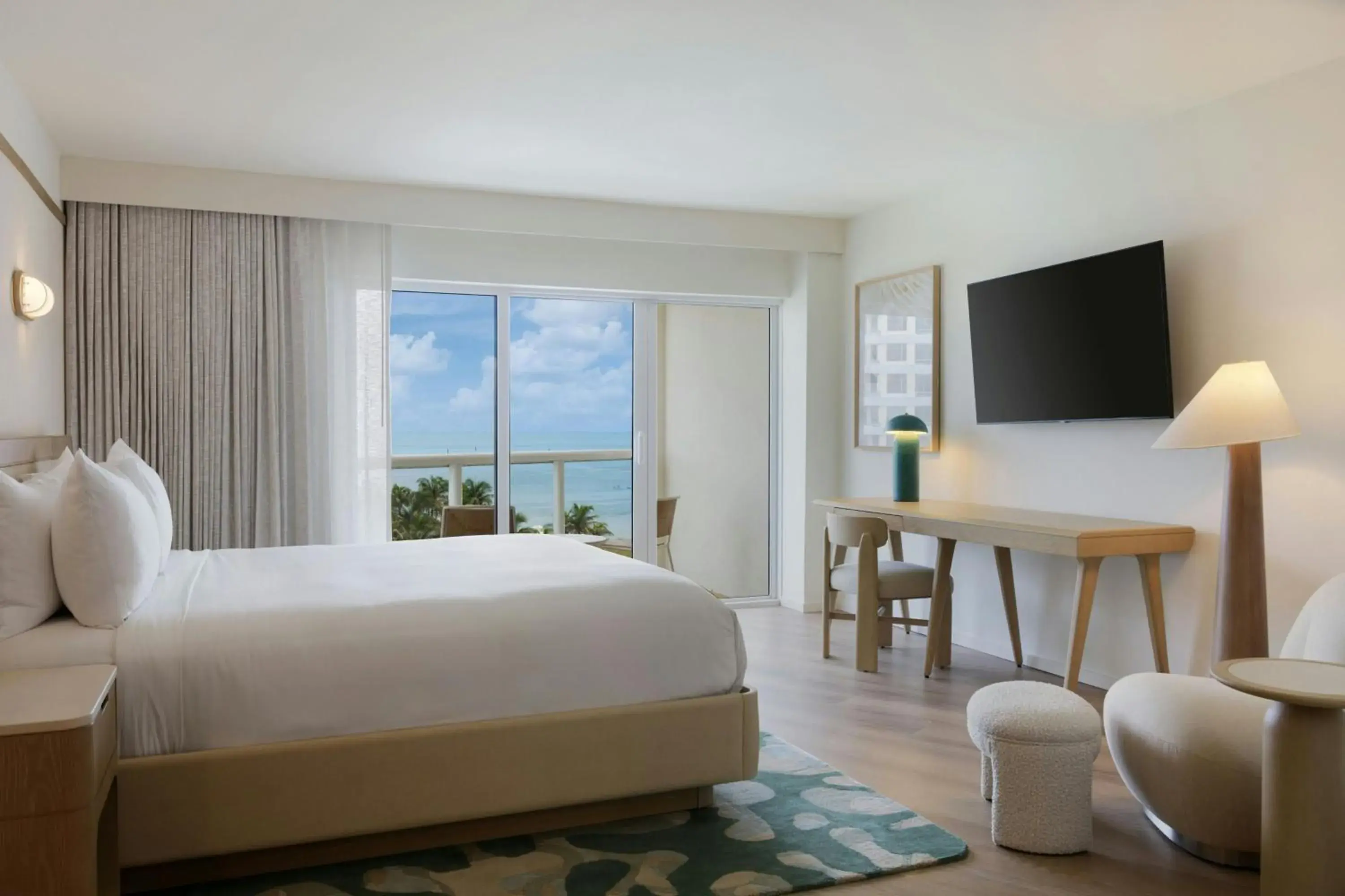 Guest room, 1 King, Balcony in Fort Lauderdale Marriott Pompano Beach Resort Guest room, 1 King, Balcony in Fort Lauderdale Marriott Pompano Beach Resort