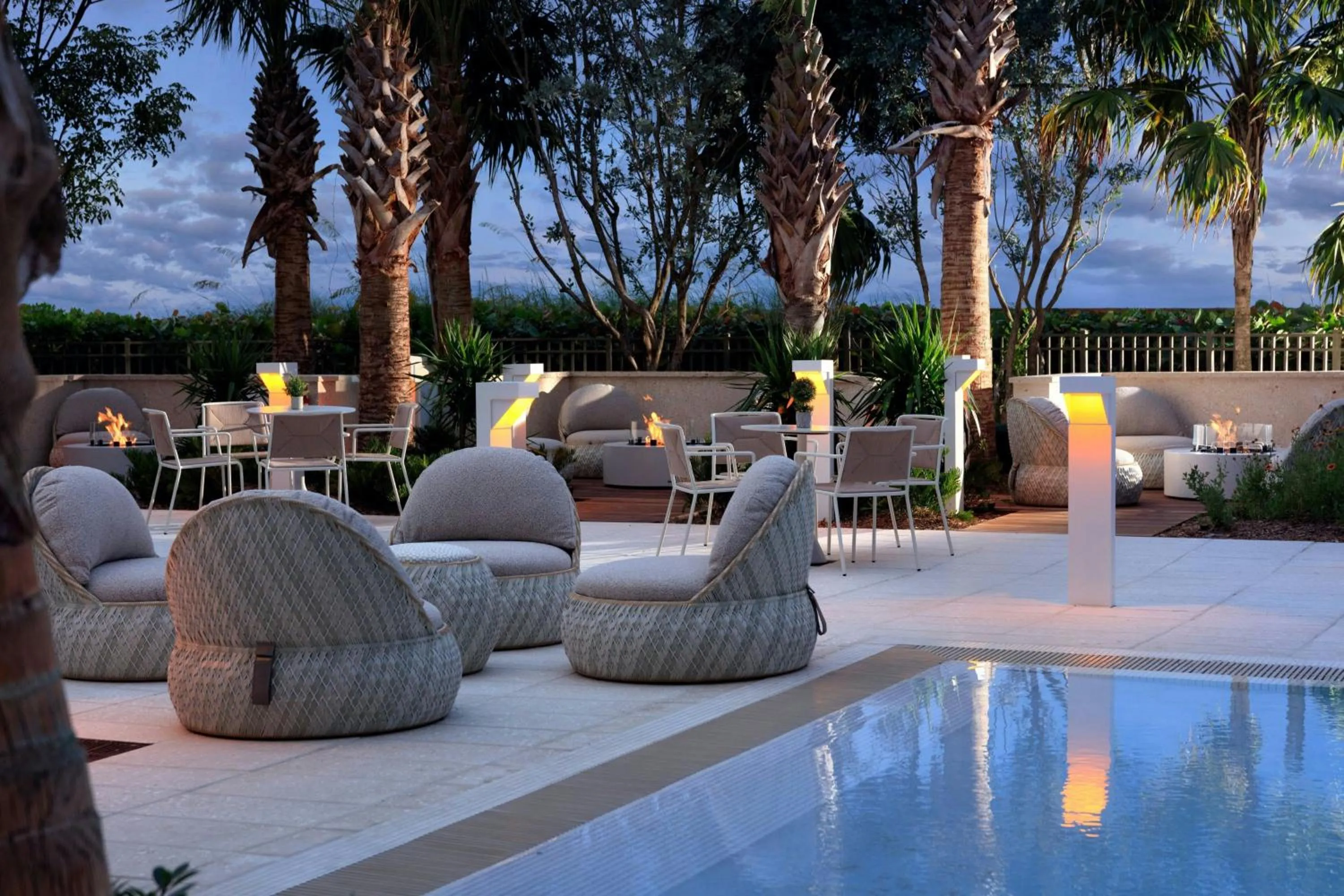 Swimming pool in Fort Lauderdale Marriott Pompano Beach Resort