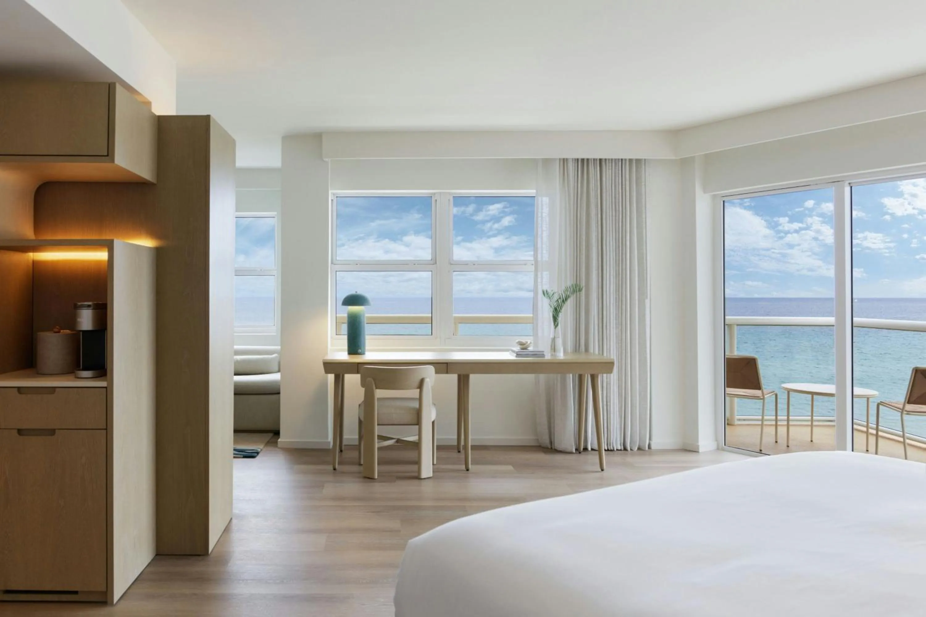 Photo of the whole room, Bed in Fort Lauderdale Marriott Pompano Beach Resort