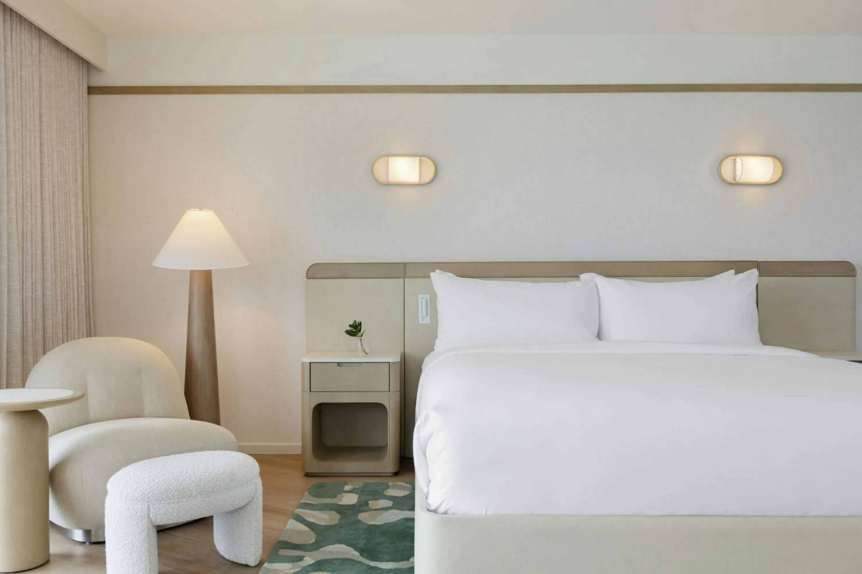 Photo of the whole room, Bed in Fort Lauderdale Marriott Pompano Beach Resort