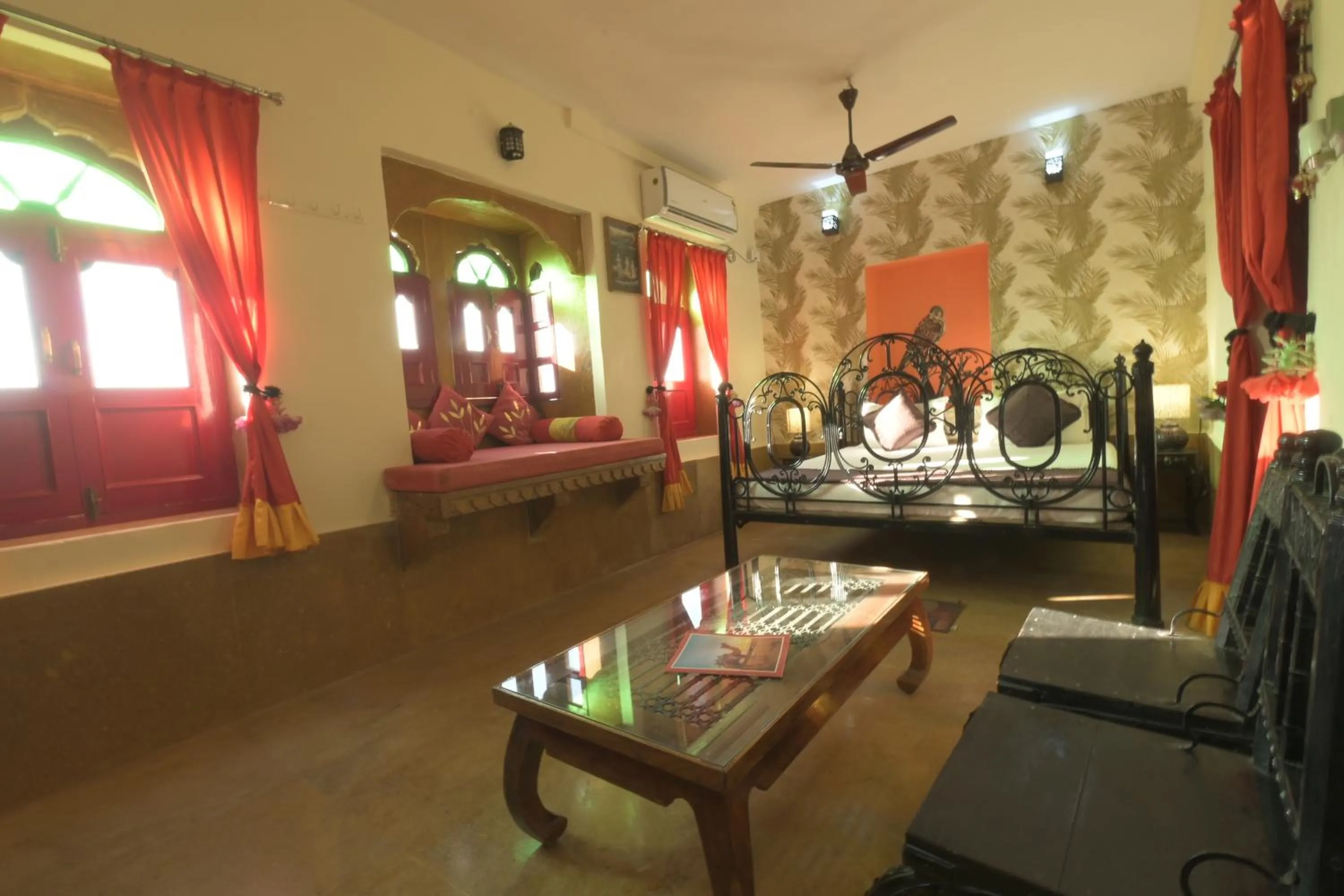 Deepak Hotel & Restaurant