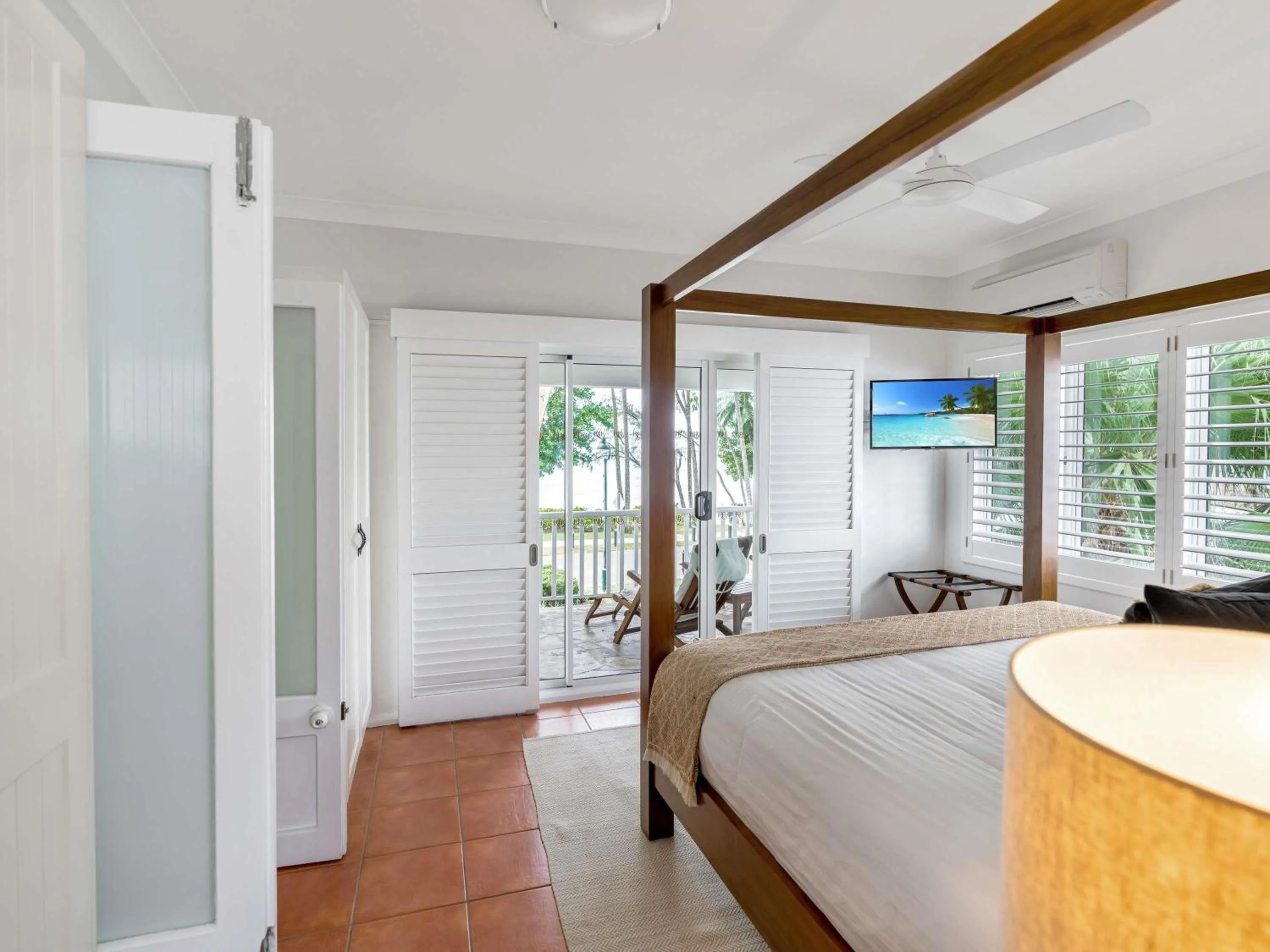 Bed in The Reef House Adults Retreat - Enjoy 28 Complimentary Inclusions