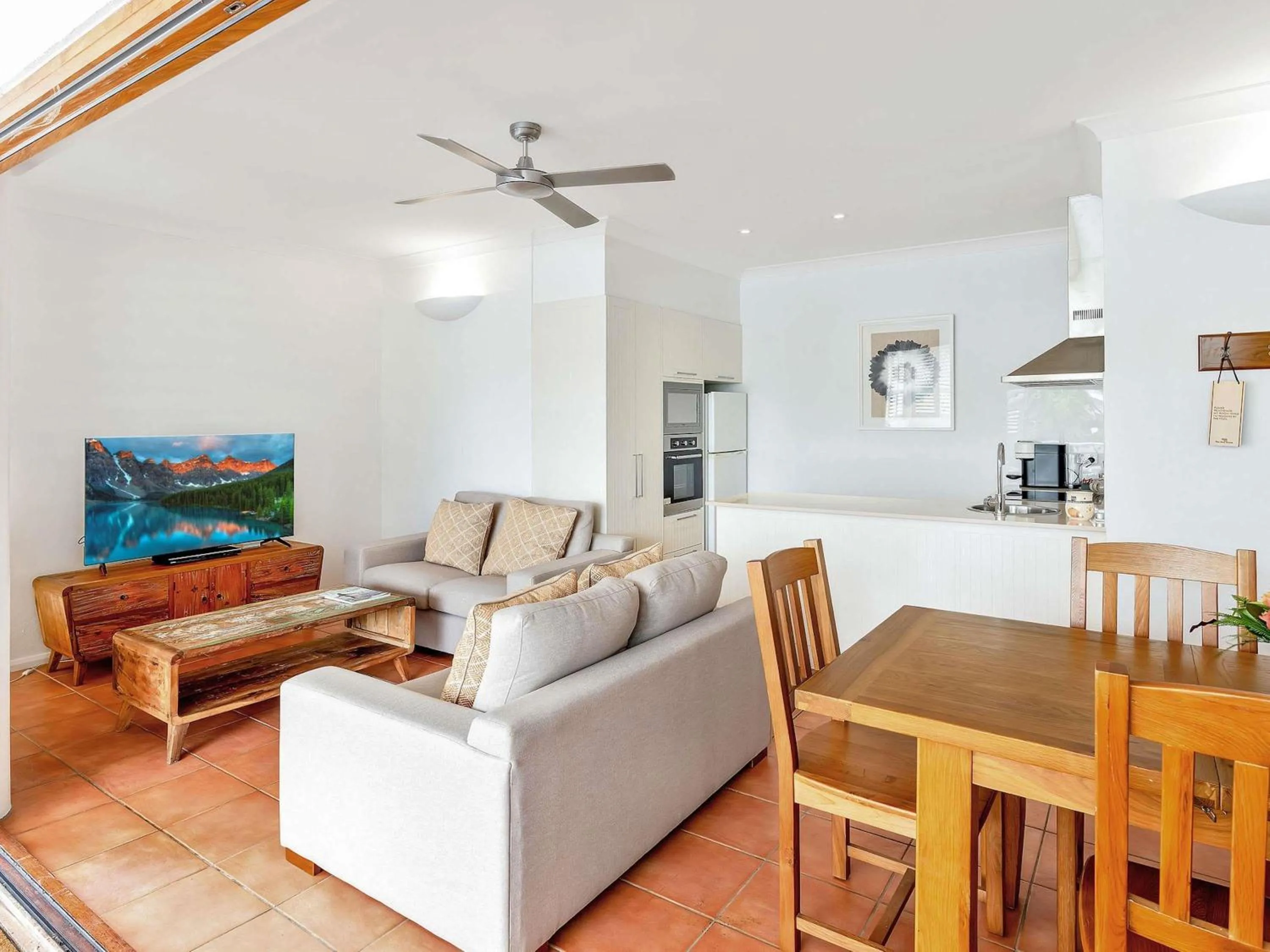 Kitchen or kitchenette in The Reef House Adults Retreat - Enjoy 28 Complimentary Inclusions