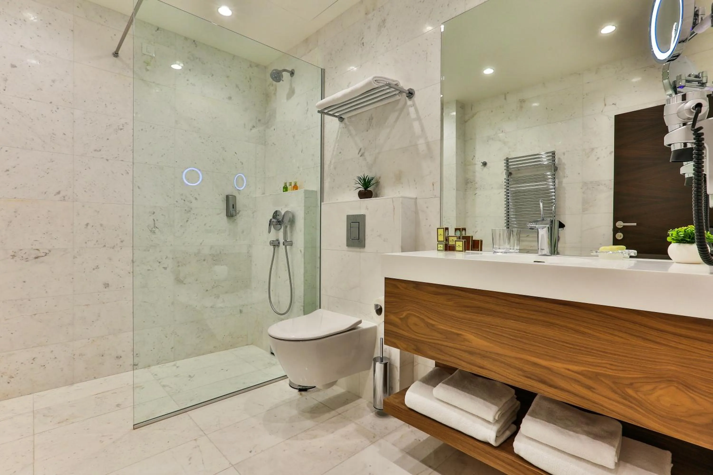 Bathroom in Hotel California by Aycon