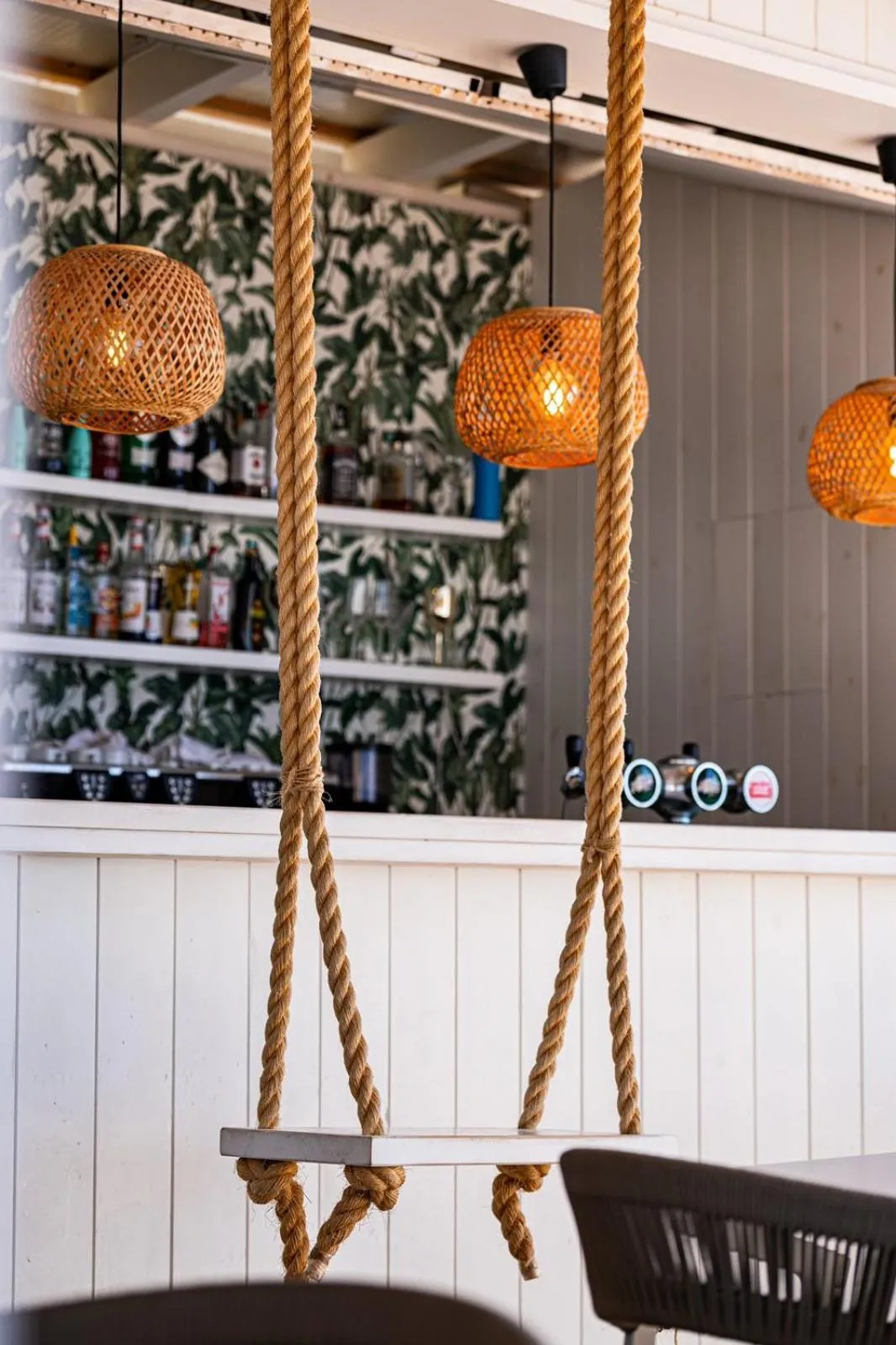 Beach in Hotel California by Aycon