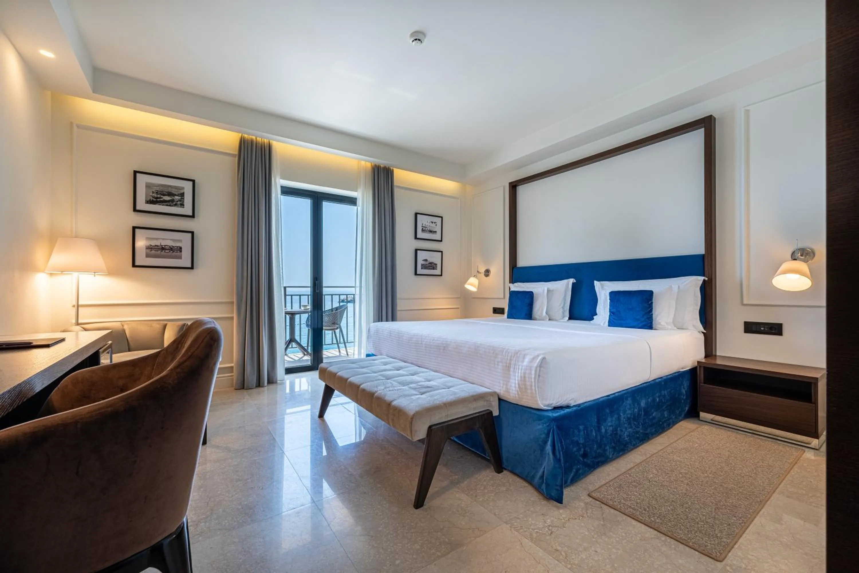 Bedroom, Bed in Hotel California by Aycon