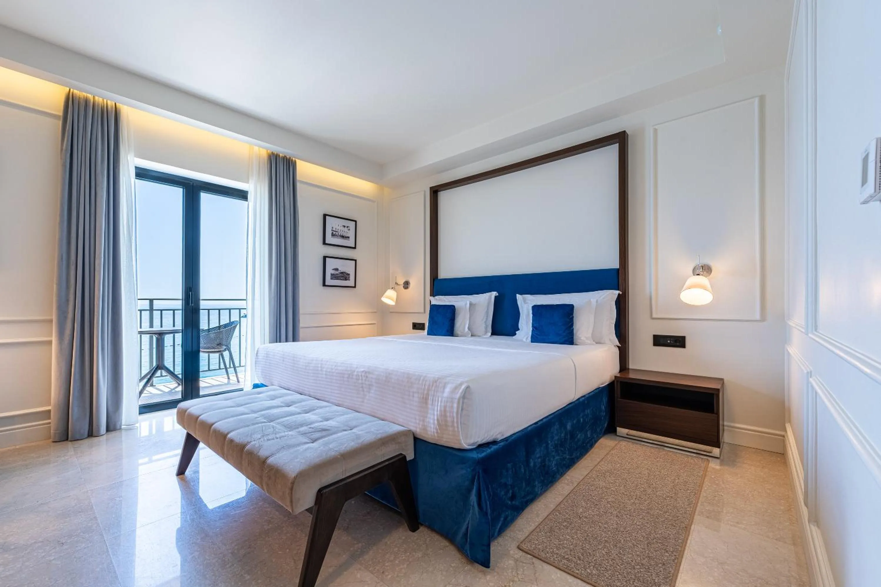 Bedroom, Bed in Hotel California by Aycon