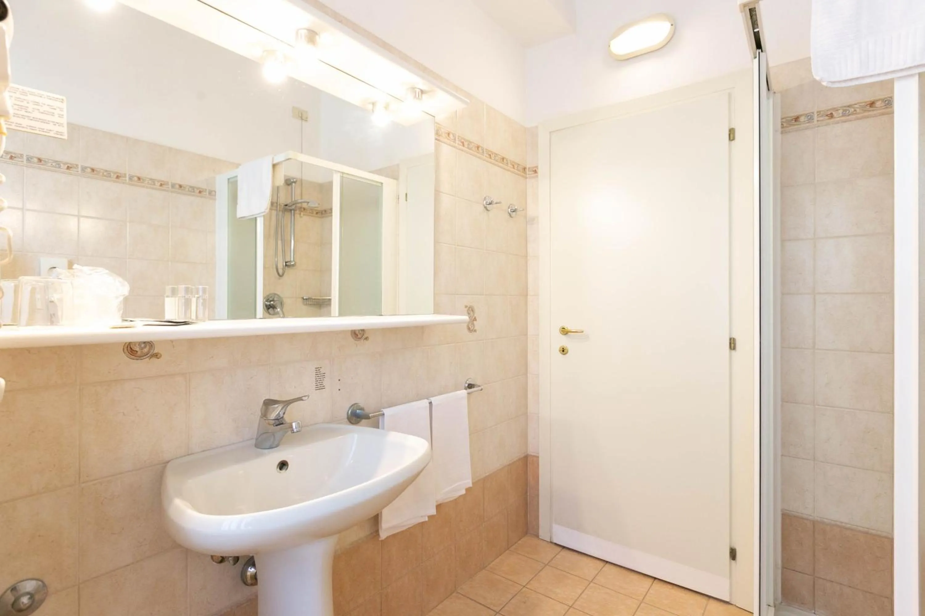 Bathroom in Hotel Atlas